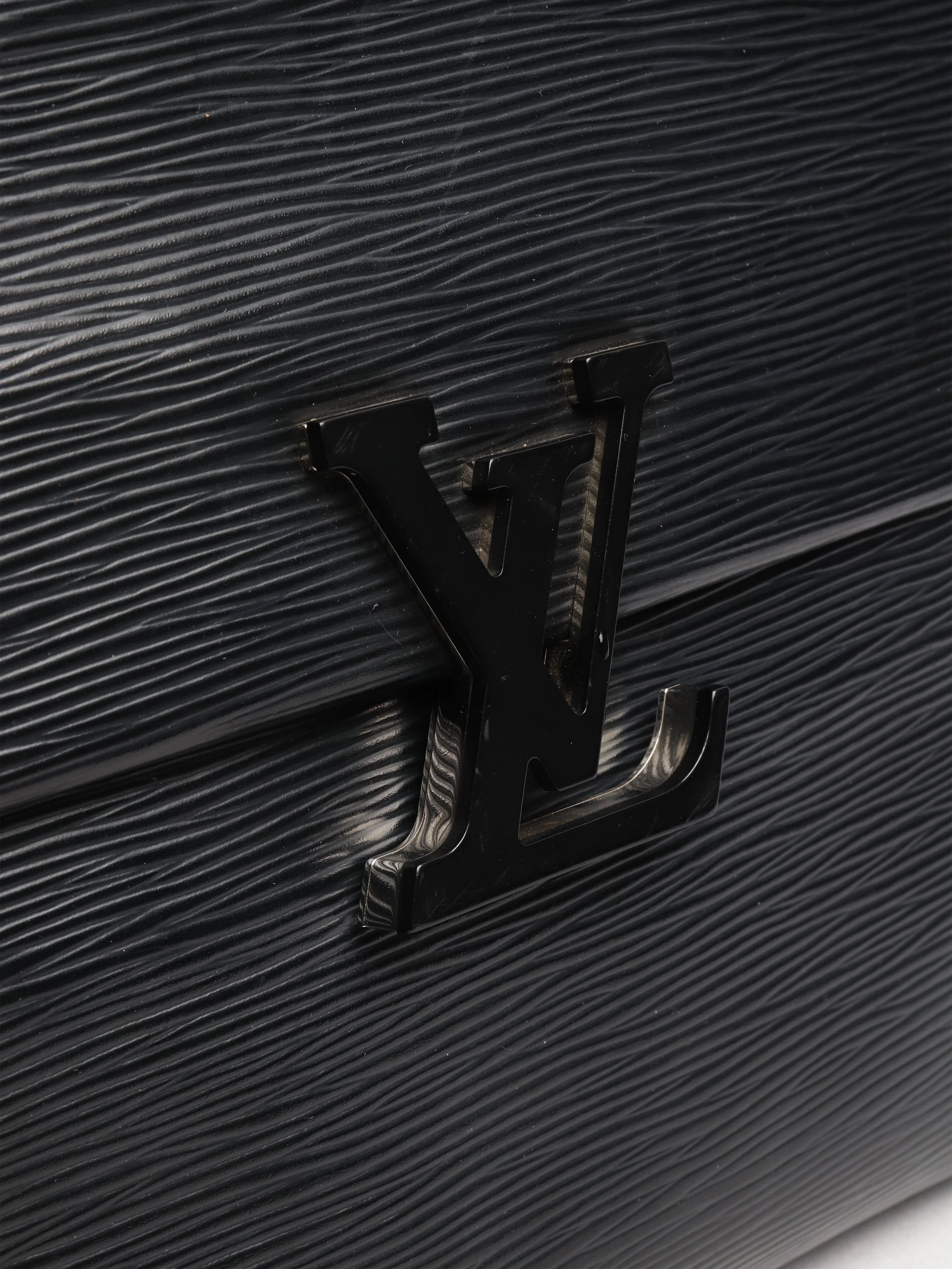 2019 Black Epi leather shoulder bag - Image 7