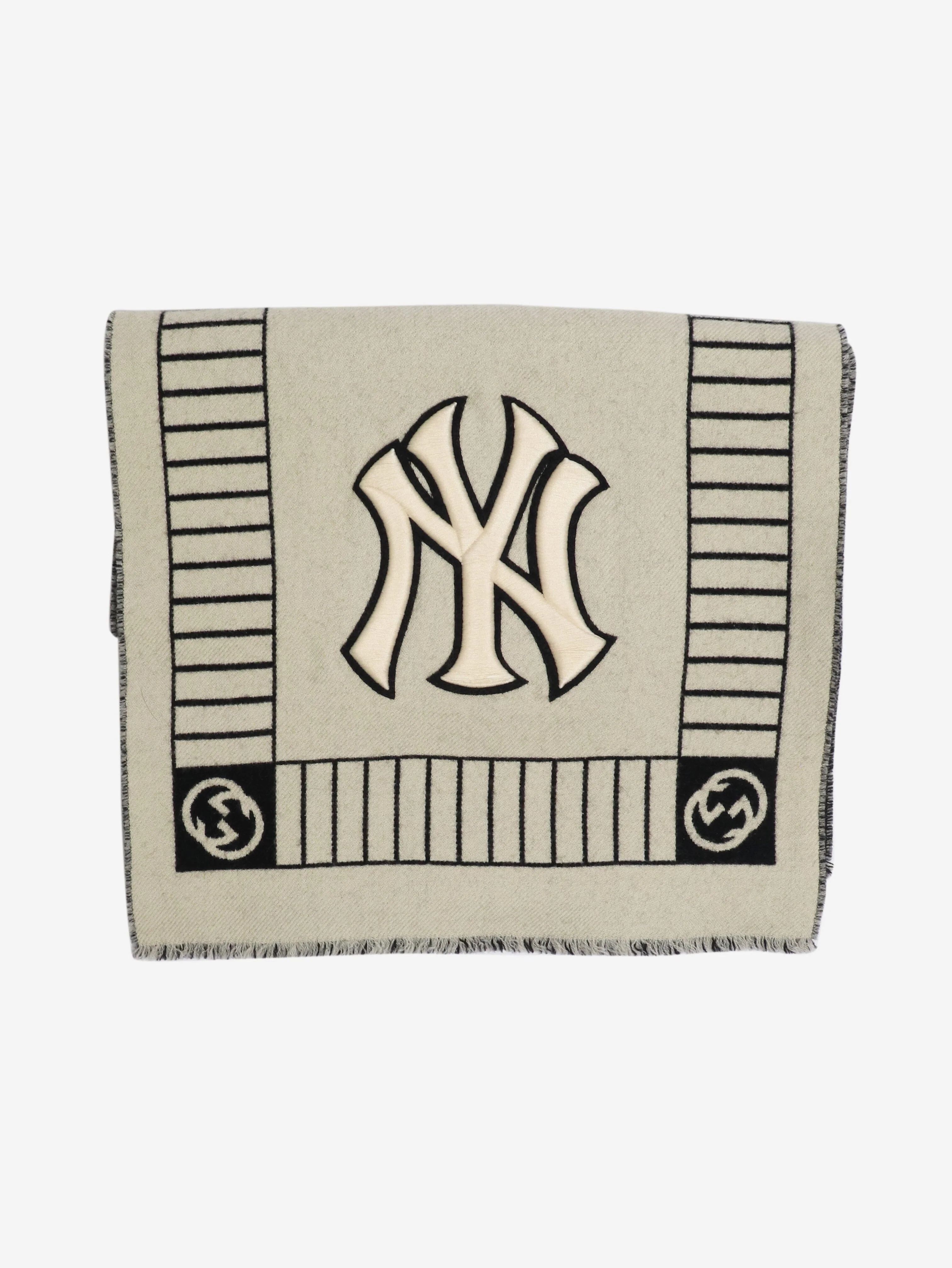 Black and ivory FW18 MLB New York Yankees scarf