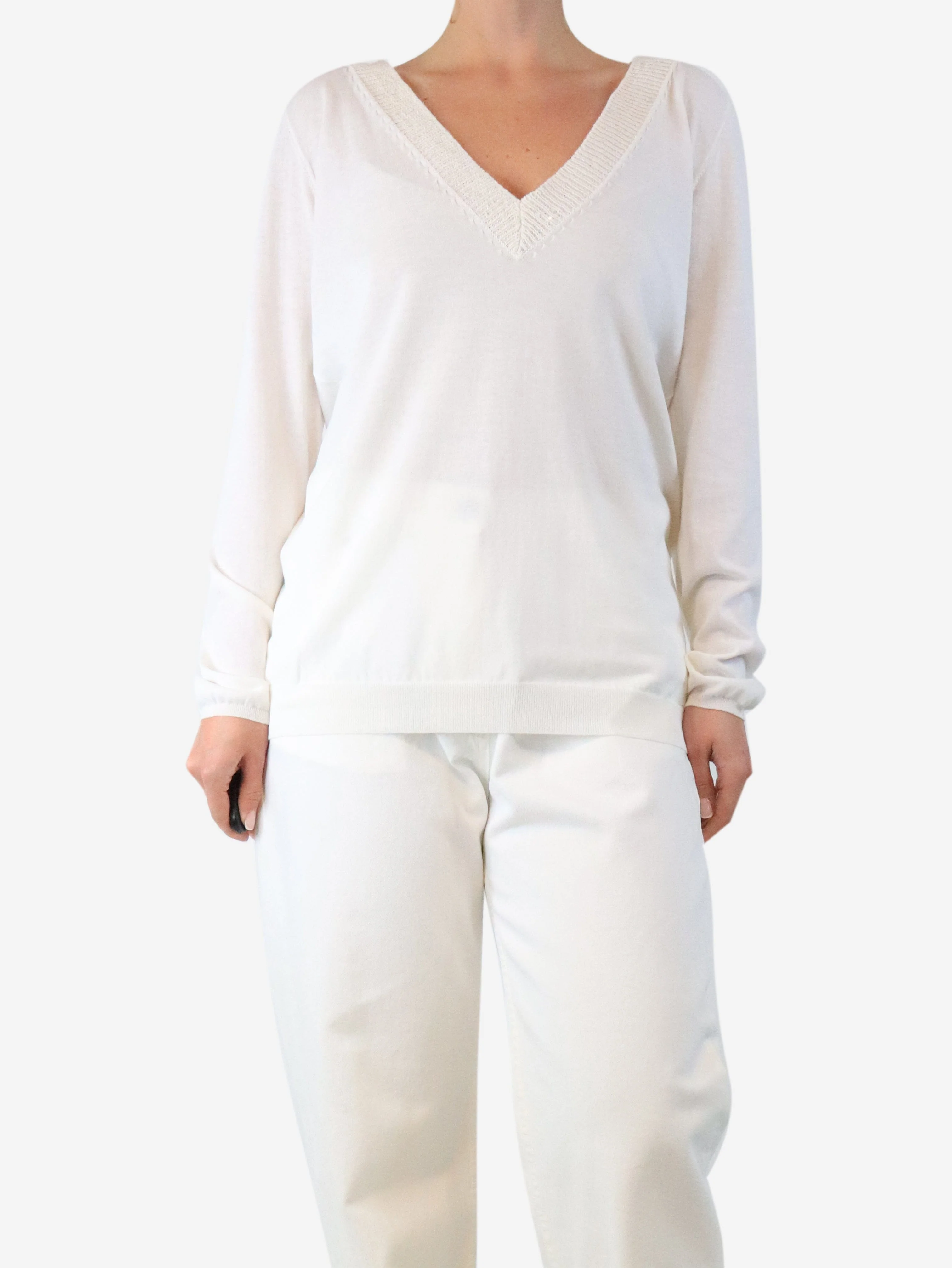 White v-neck sweater - size XL
