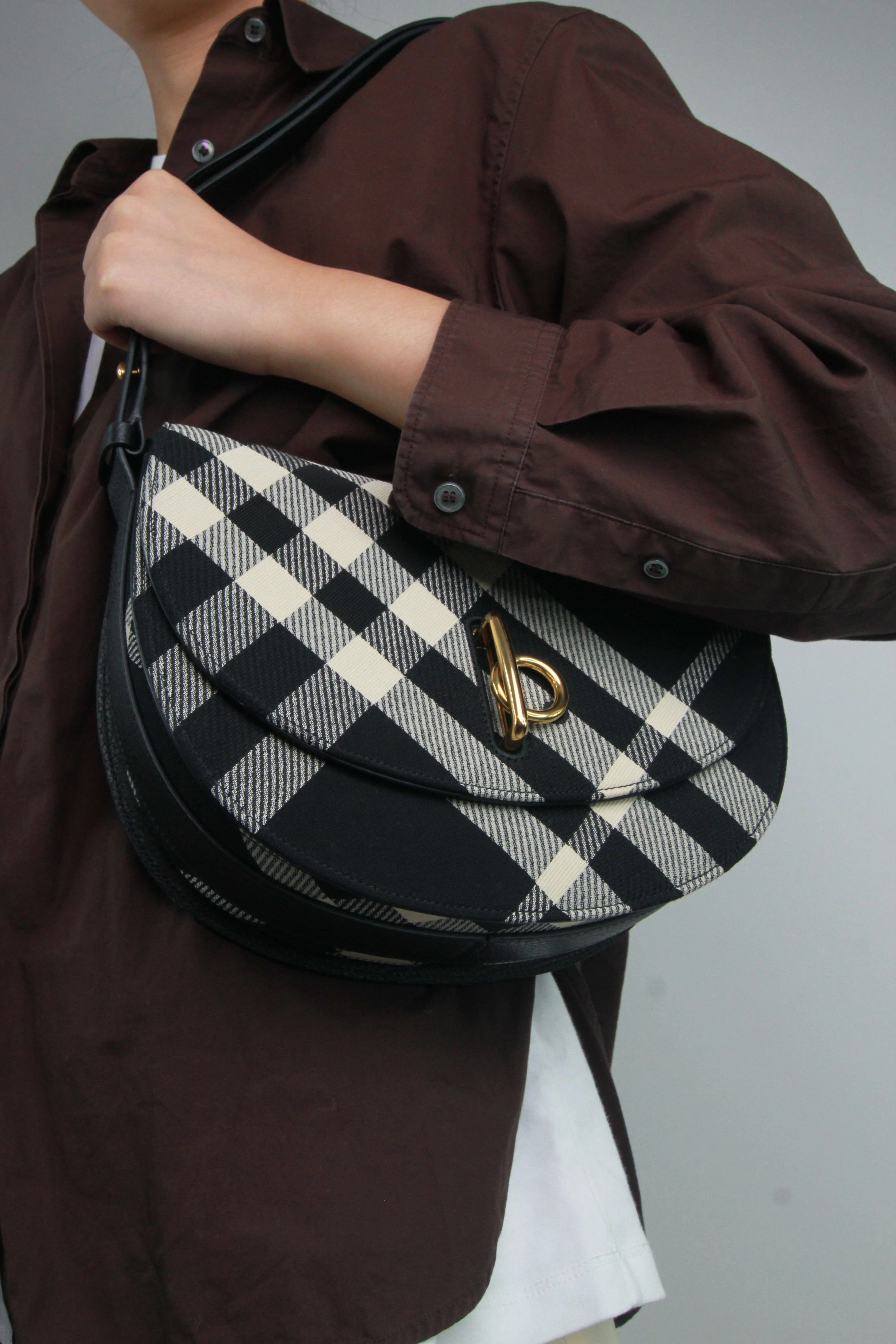 Black jacquard-woven check shoulder bag - Image 10