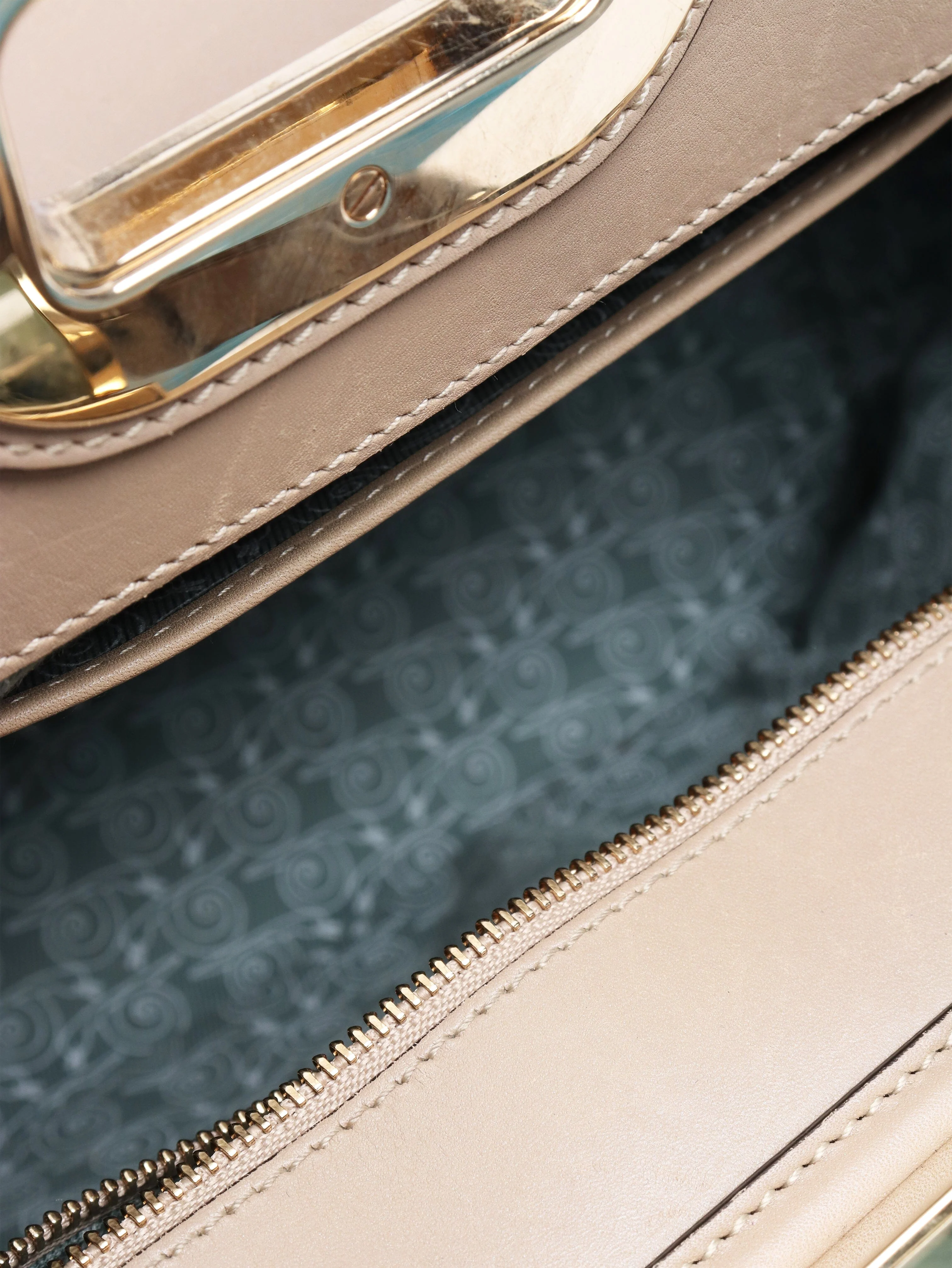 Neutral leather shoulder bag - Image 8