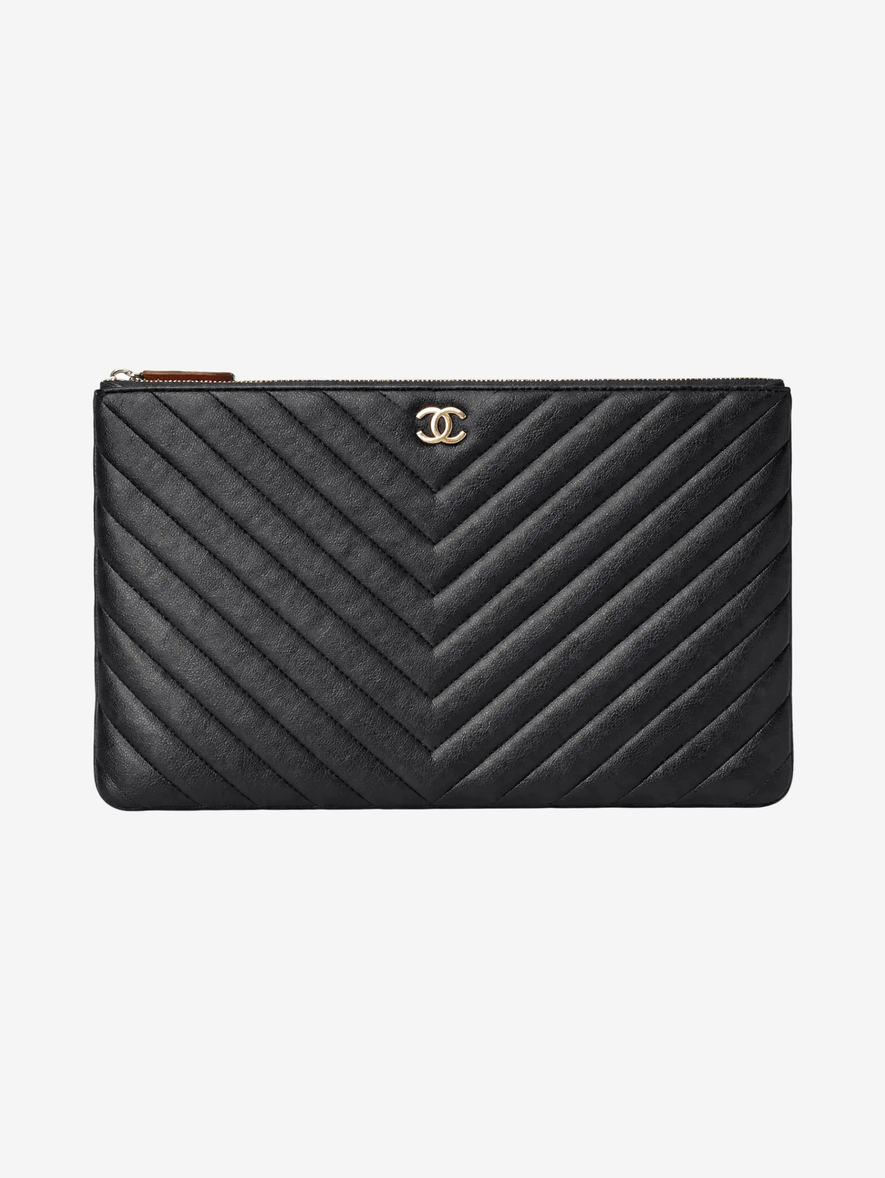 Black 2018 caviar chevron-quilted laptop case