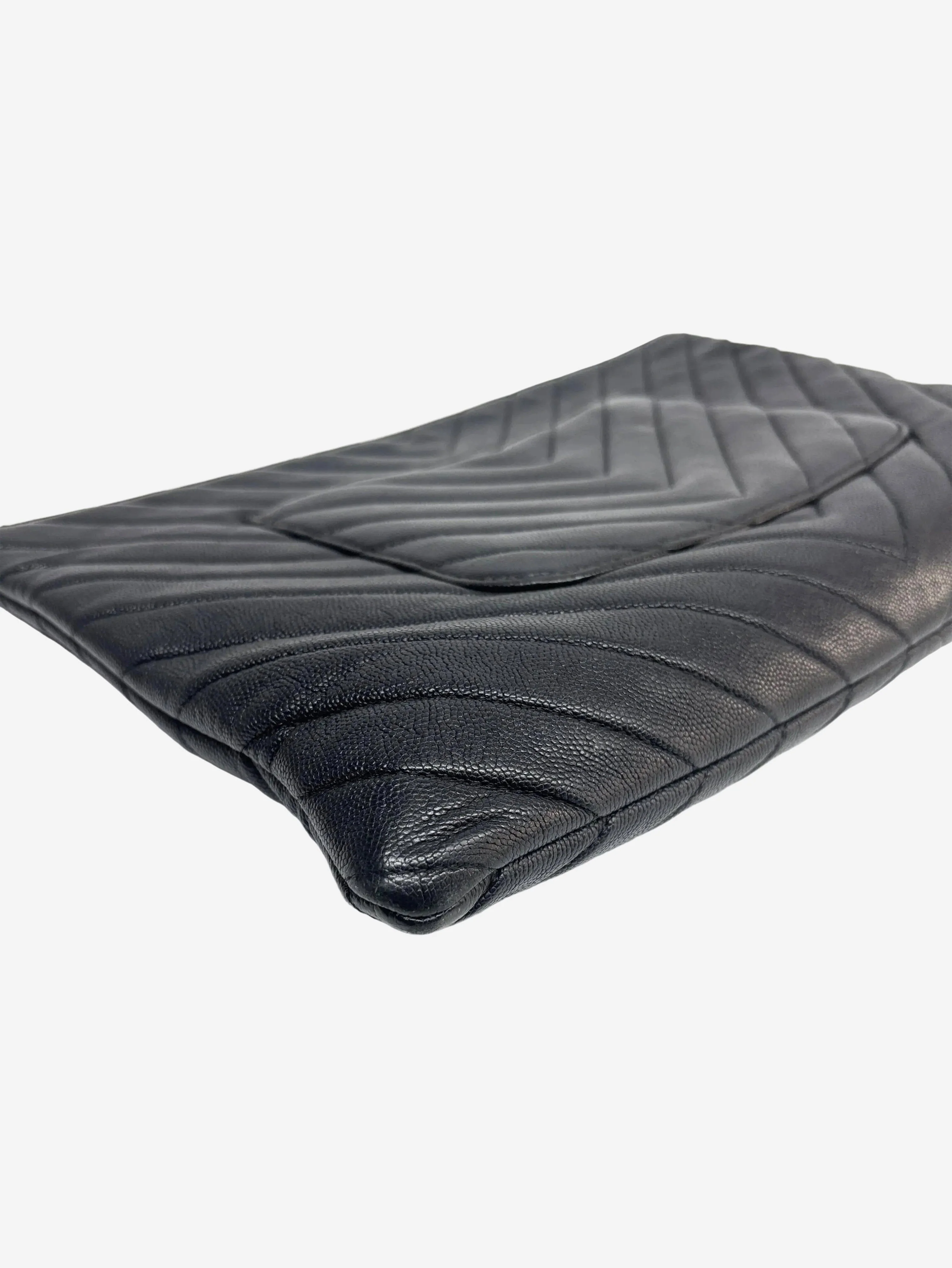 Black 2018 caviar chevron-quilted laptop case - Image 3