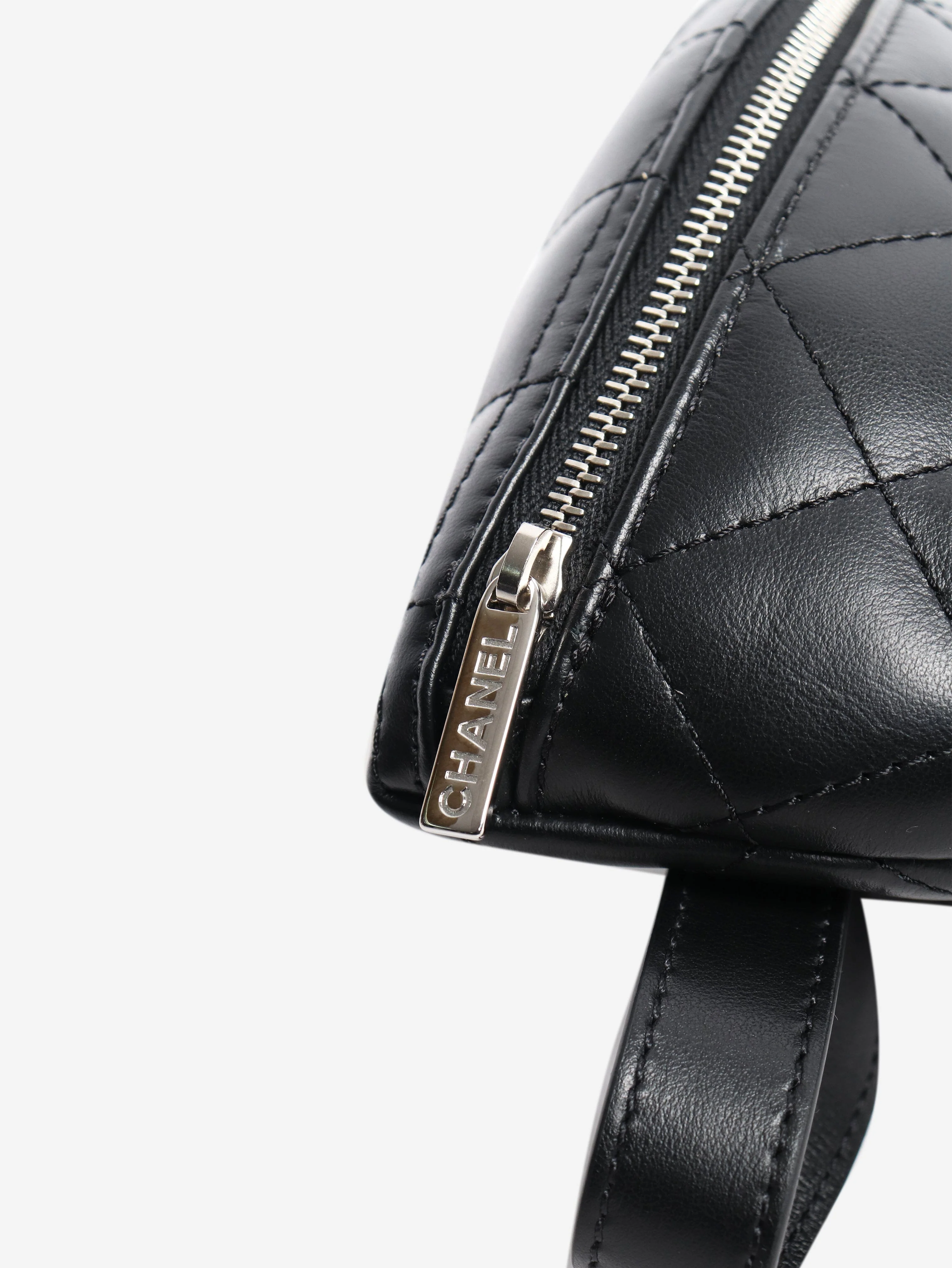 Black 2022 diamond-quilted belt bag - Image 3