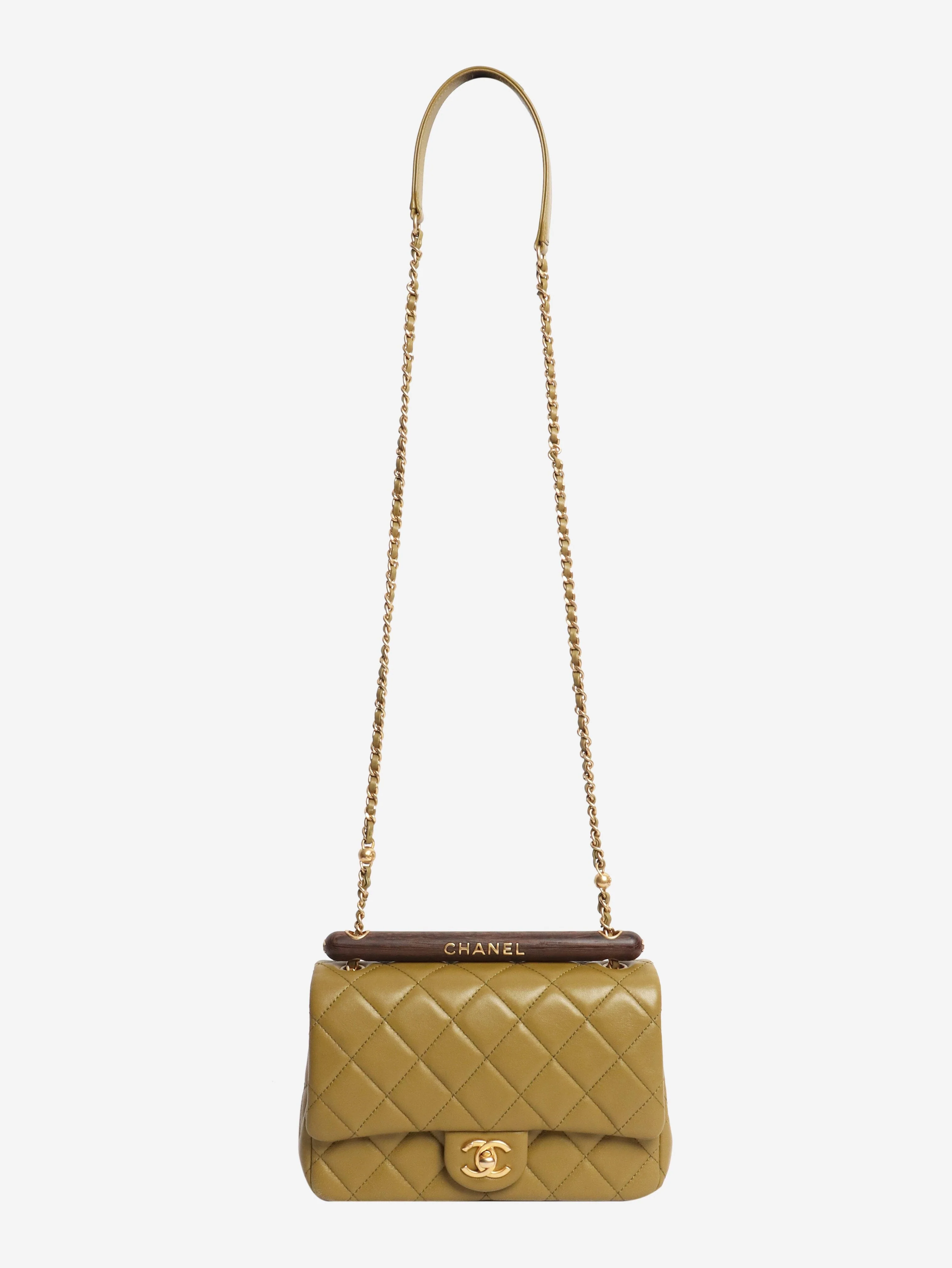 Olive green lambskin flap bag with a wooden handle - Image 3