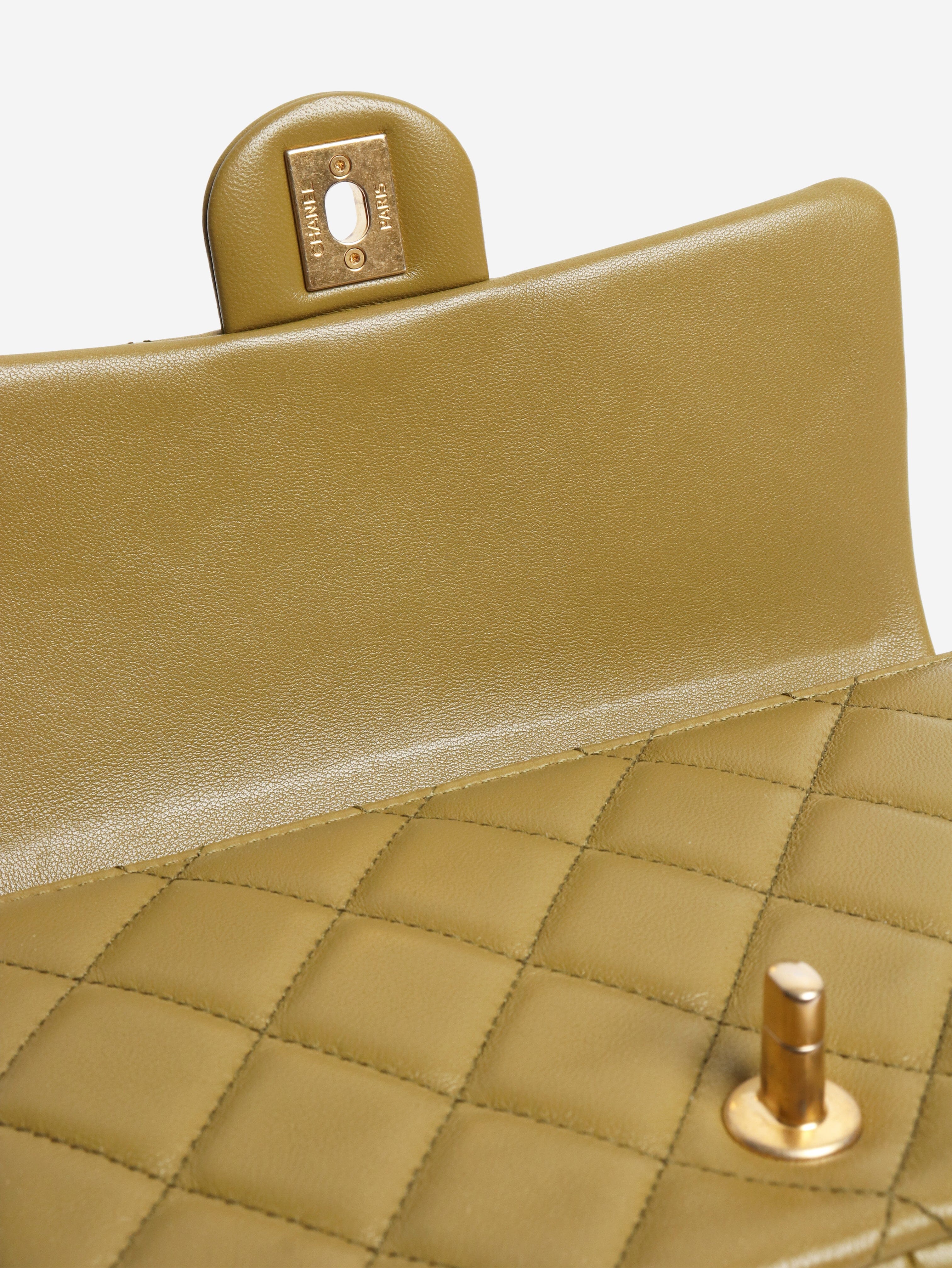 Olive green lambskin flap bag with a wooden handle - Image 6