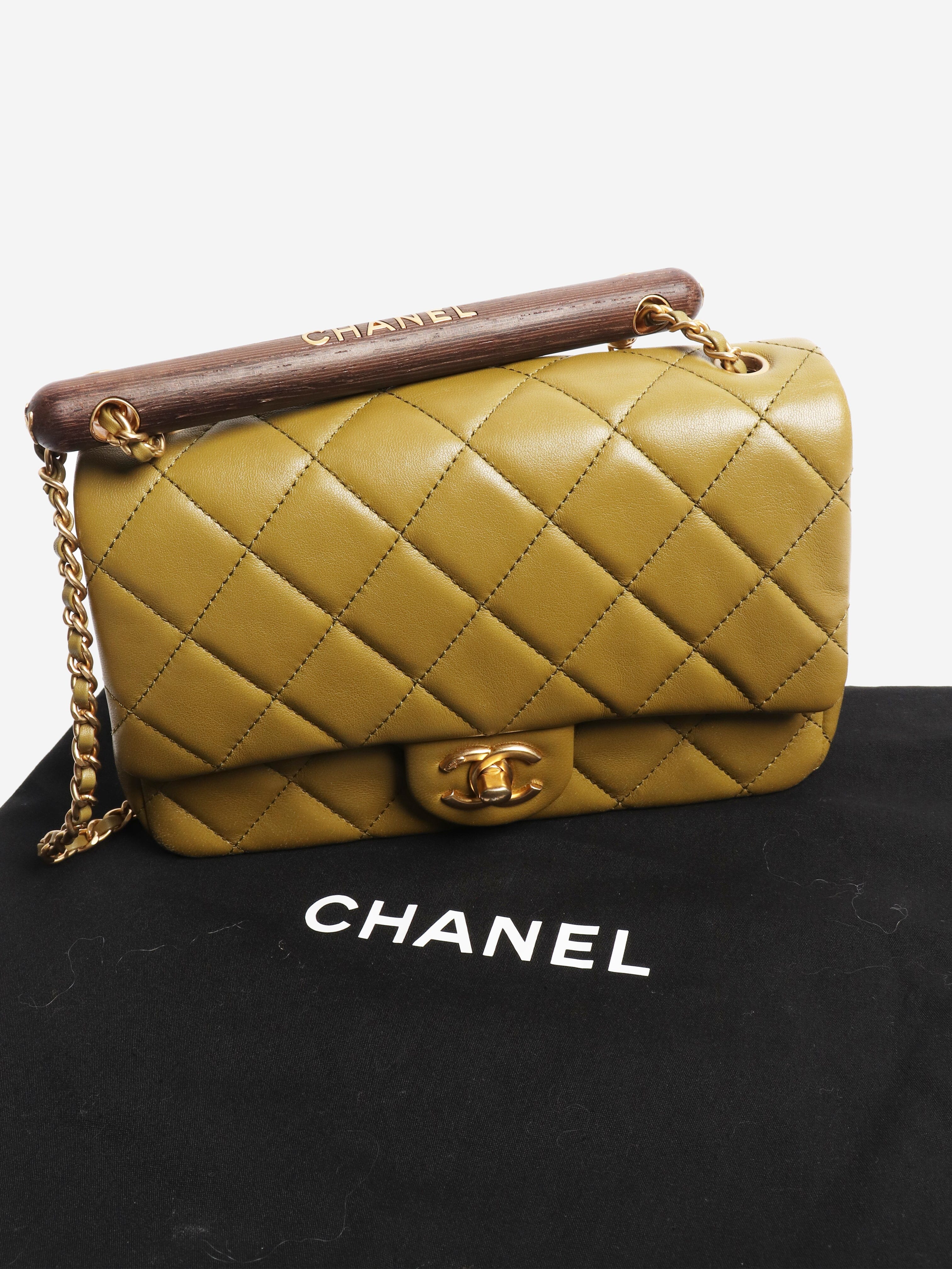 Olive green lambskin flap bag with a wooden handle - Image 8