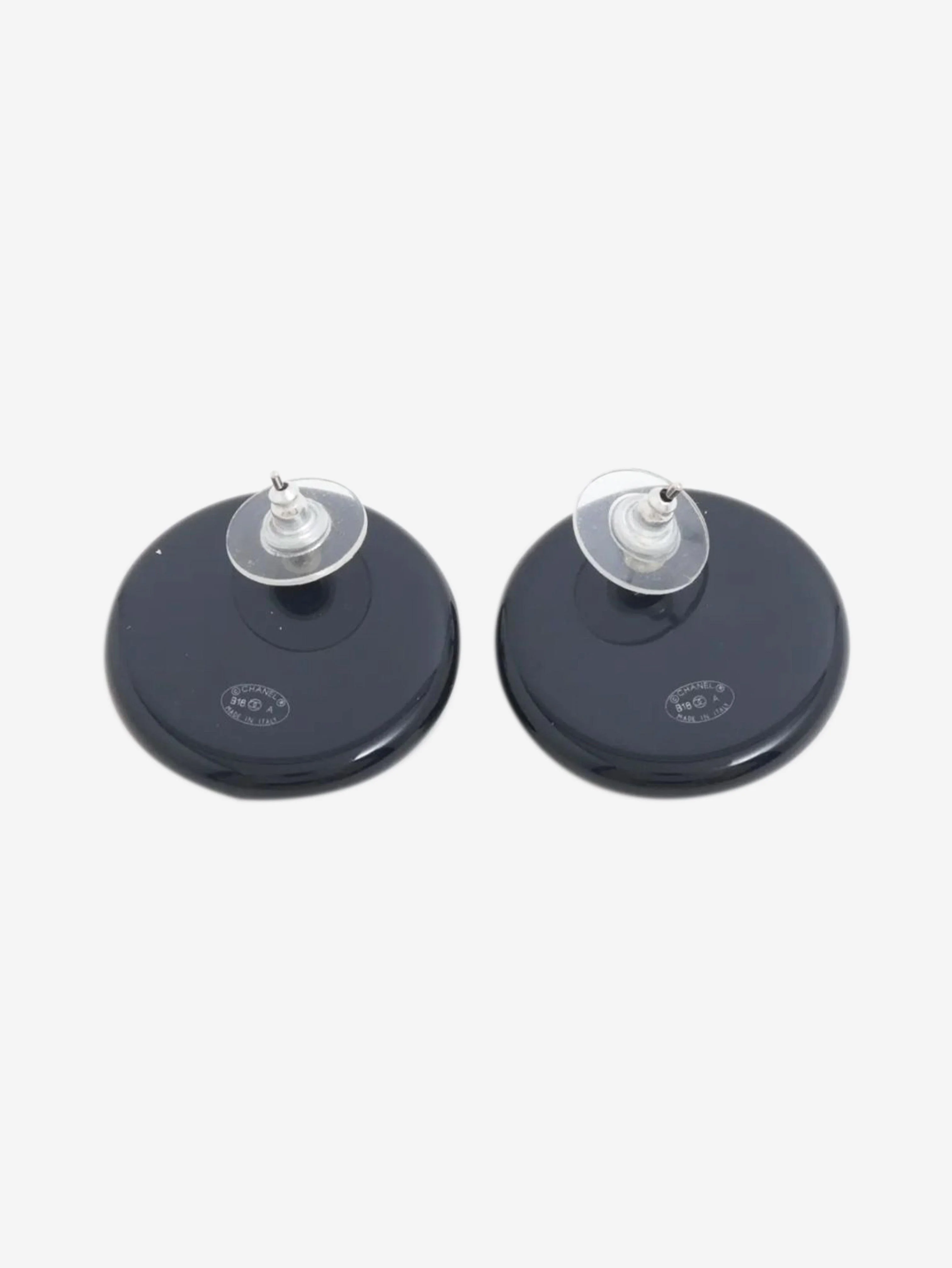 Navy Coco Mark B18A button earrings - Image 4