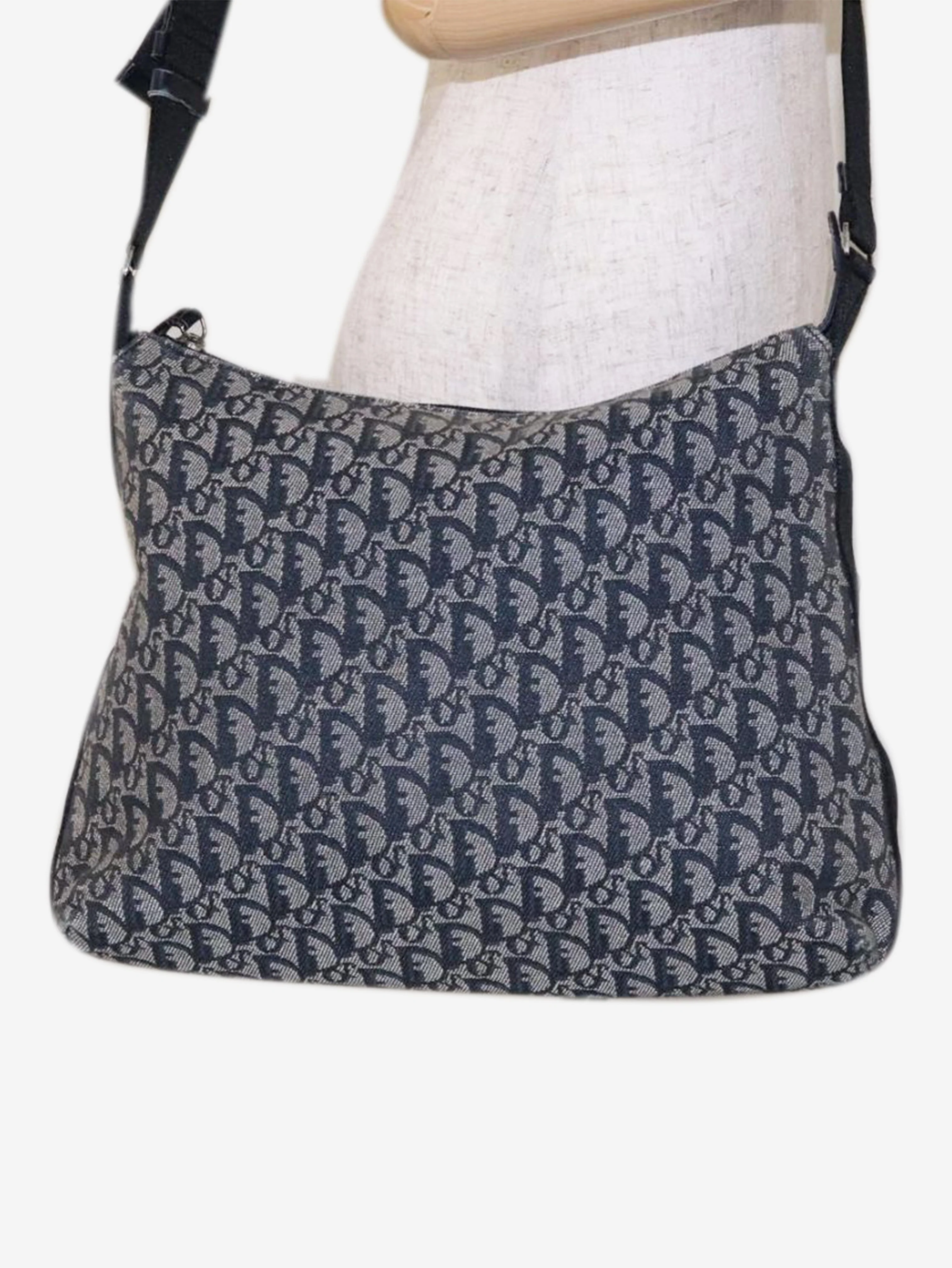Blue Trotter canvas shoulder bag - Image 3