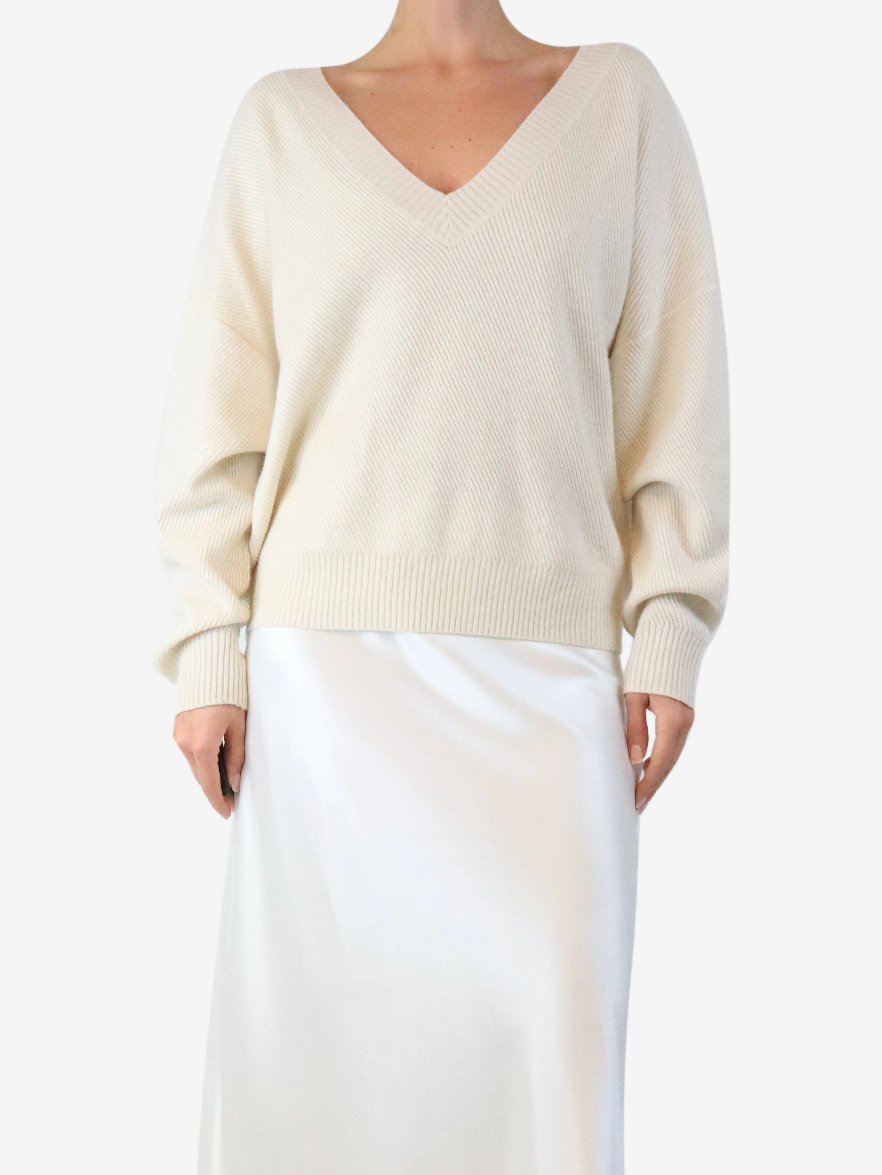 Cream ribbed v-neck jumper - size M