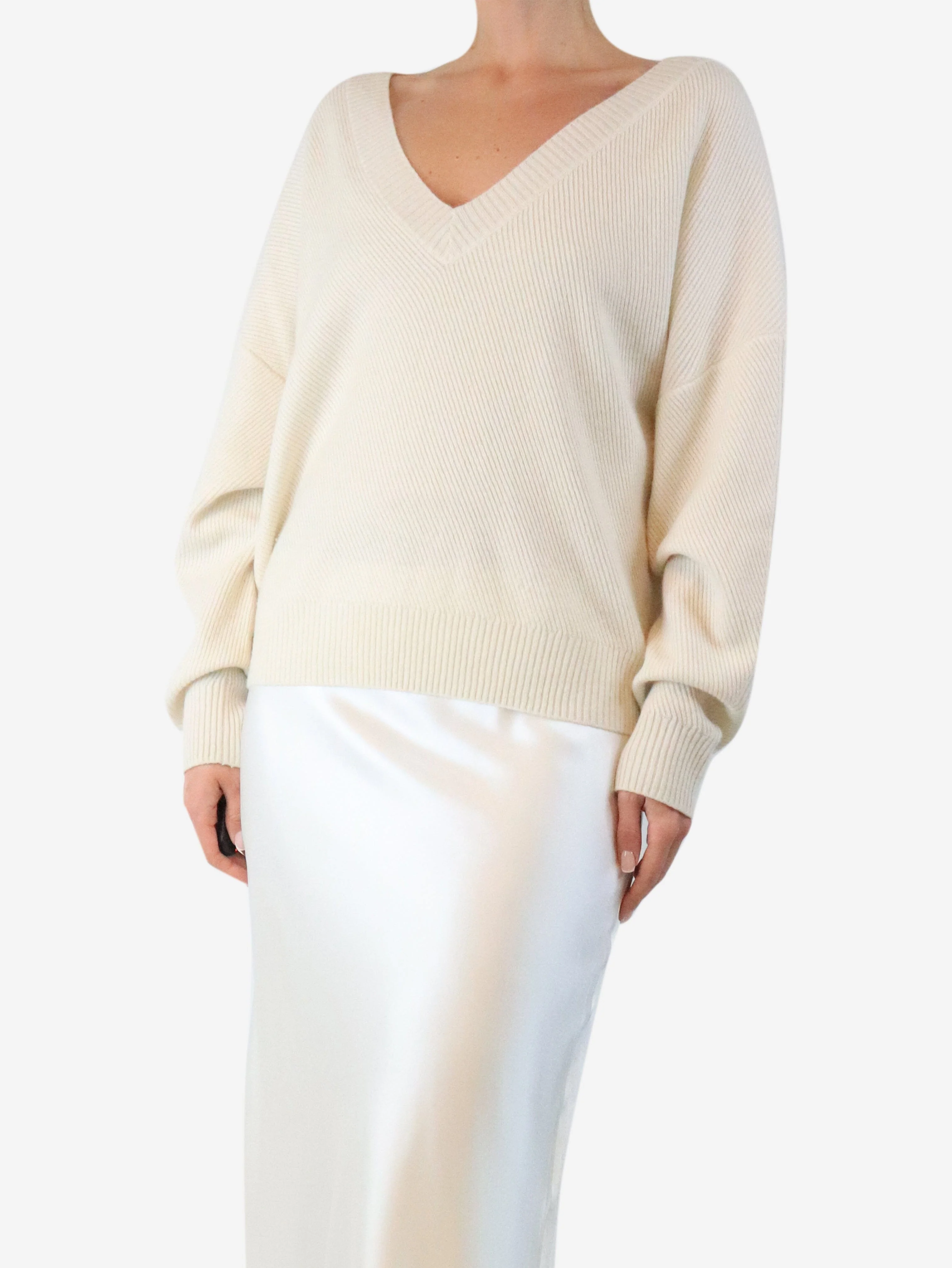 Cream ribbed v-neck jumper - size M - Image 3