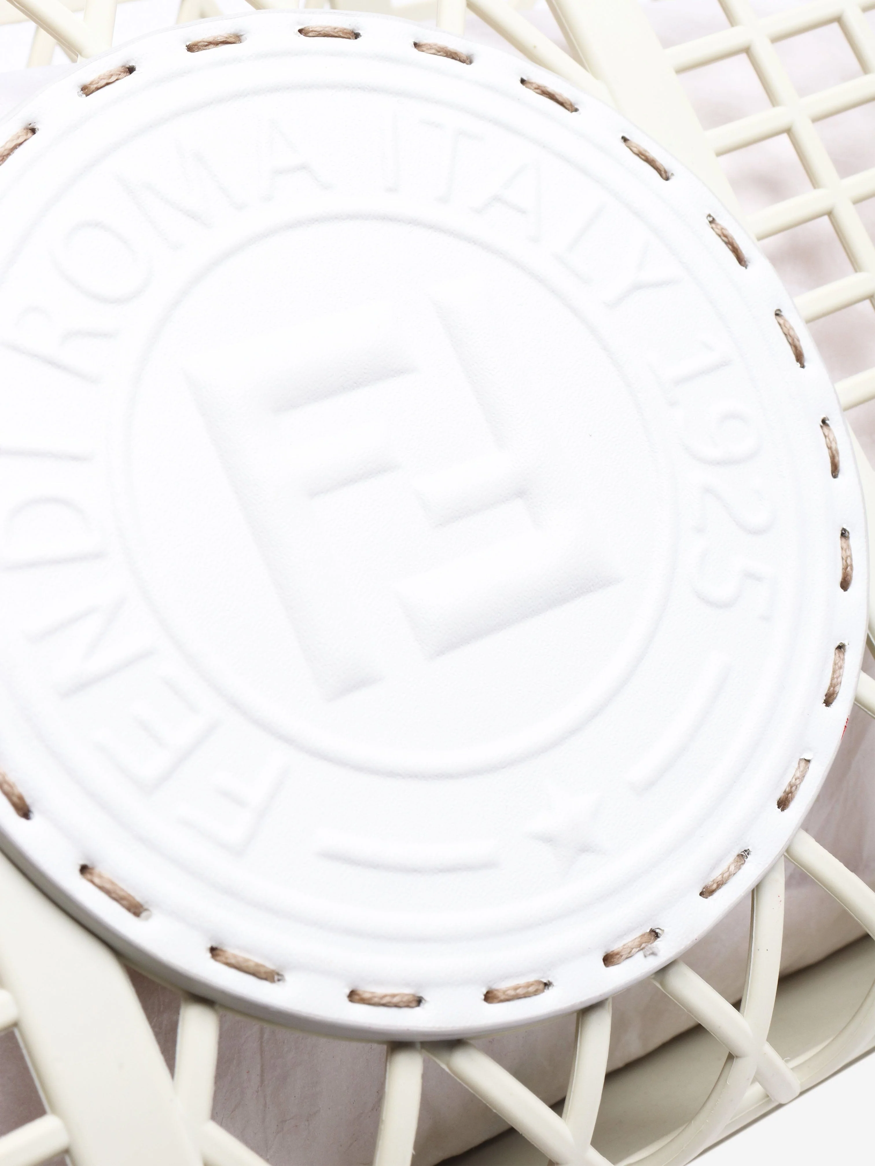 White mini basket tote - Image 7