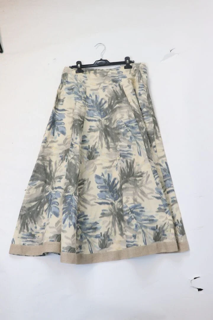Neutral floral printed maxi skirt - size UK 14 - Image 4