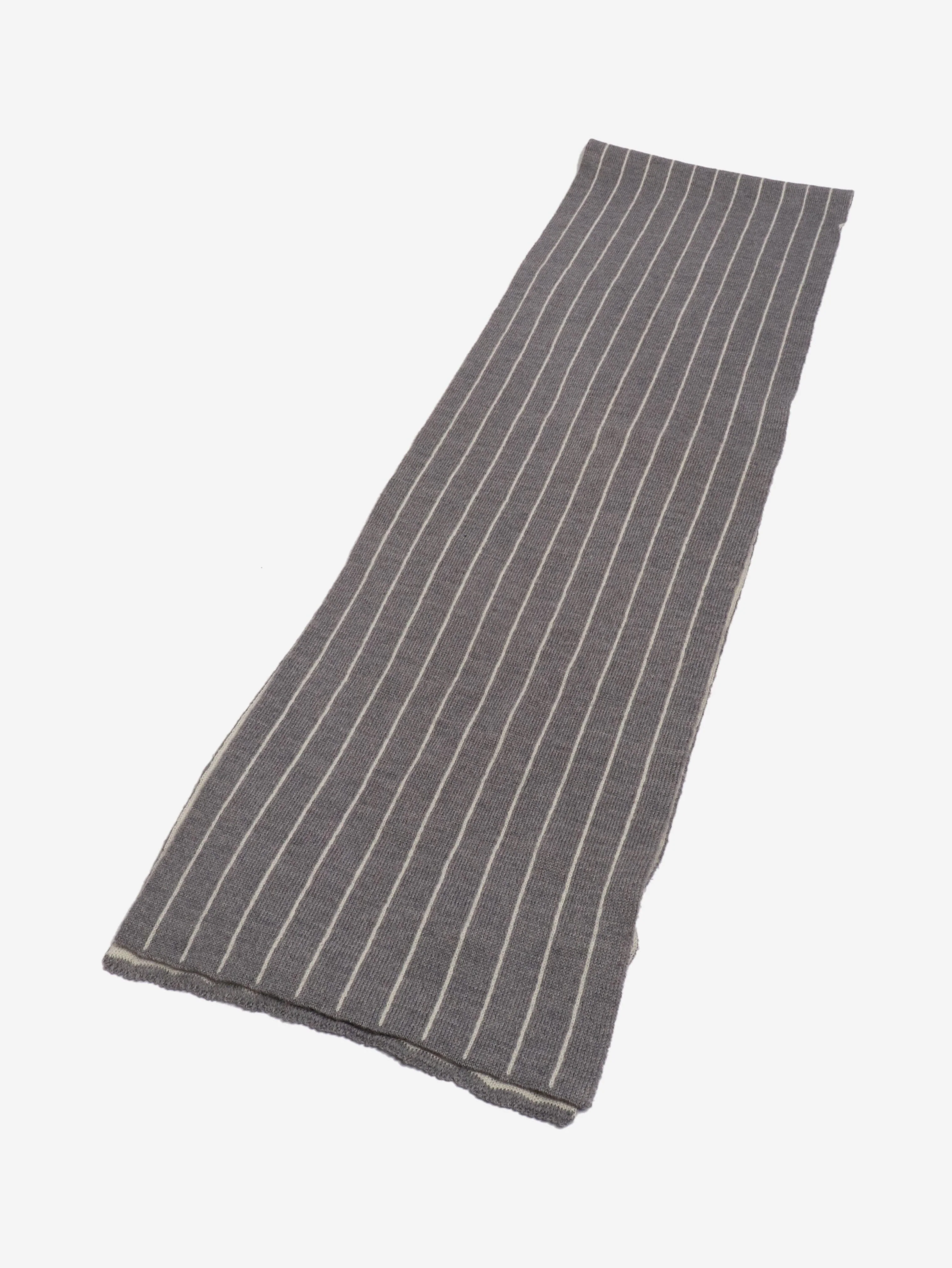 Grey and white striped knit scarf - Image 2