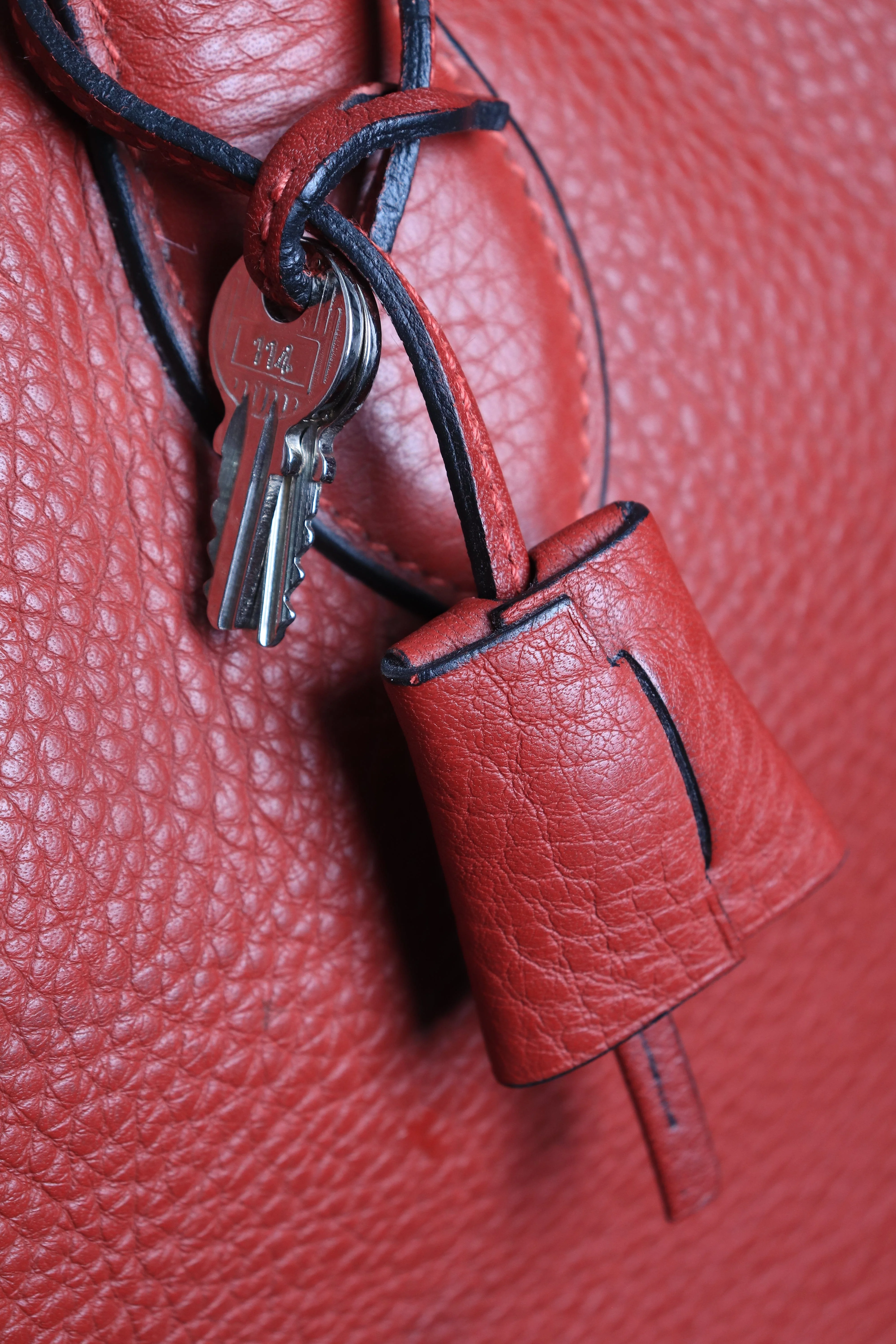 Red vintage 2001 Victoria 50 duffle bag - Image 8
