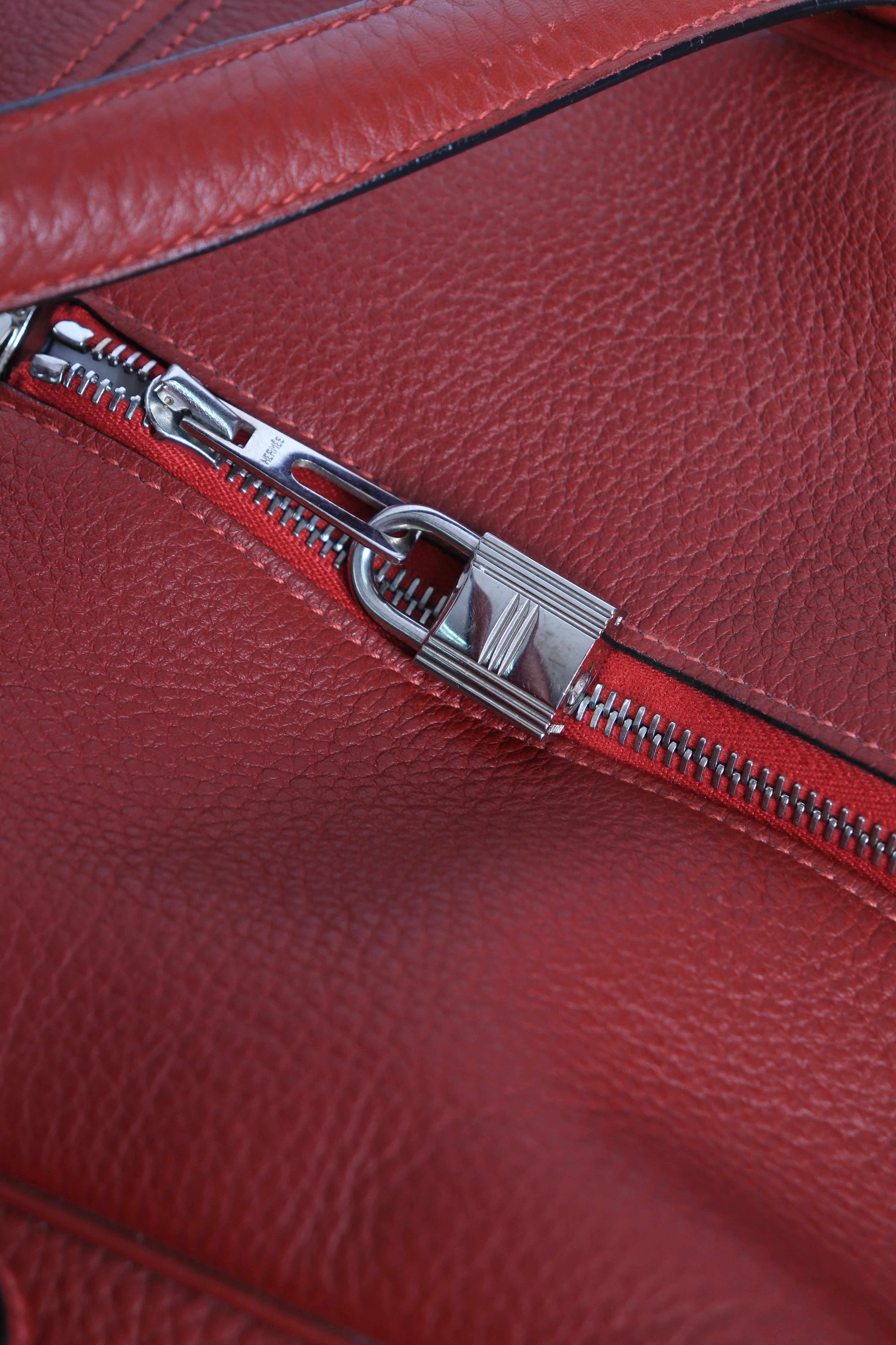 Red vintage 2001 Victoria 50 duffle bag - Image 9
