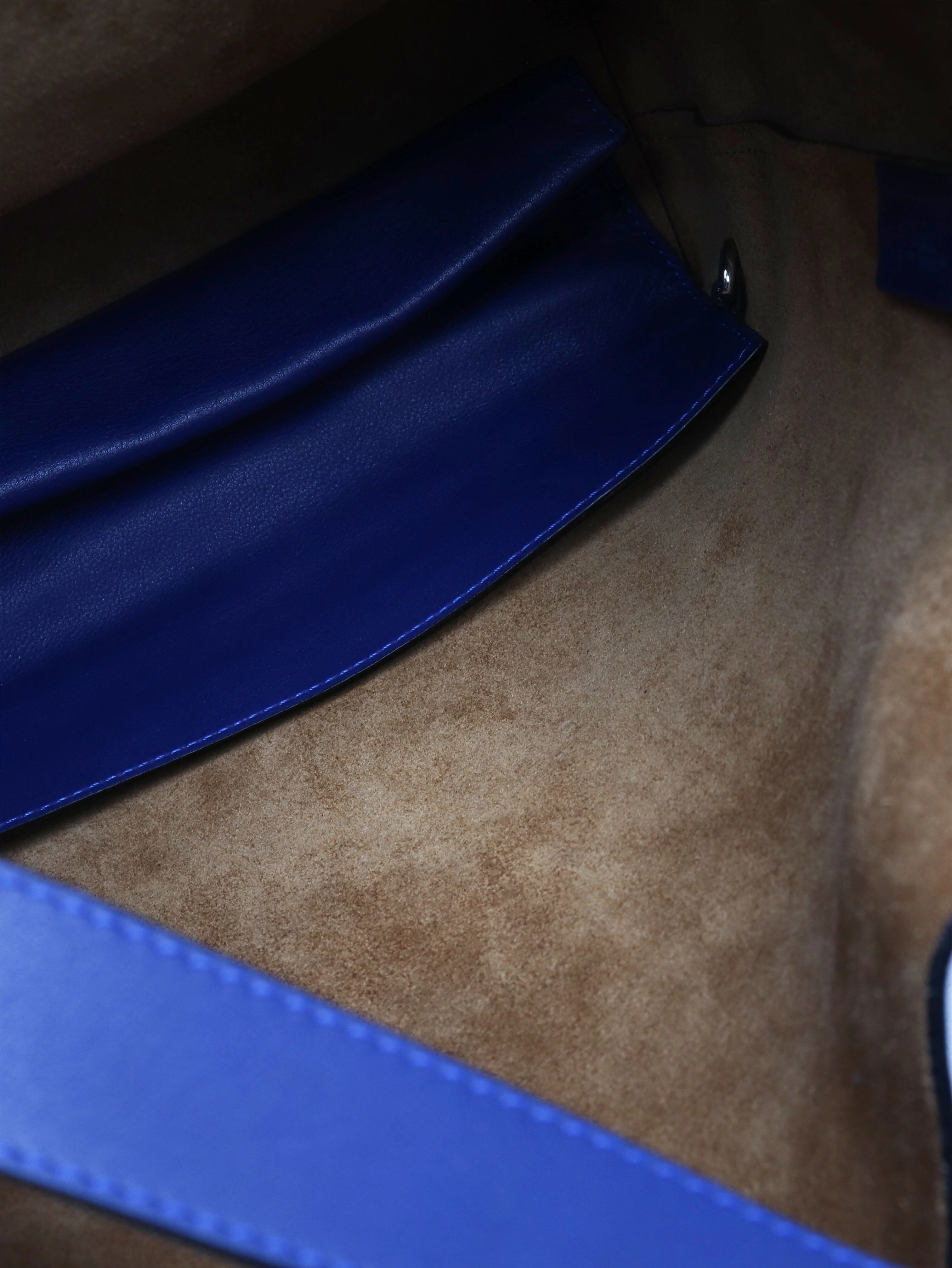 Asymmetric shoulder bag - Image 6