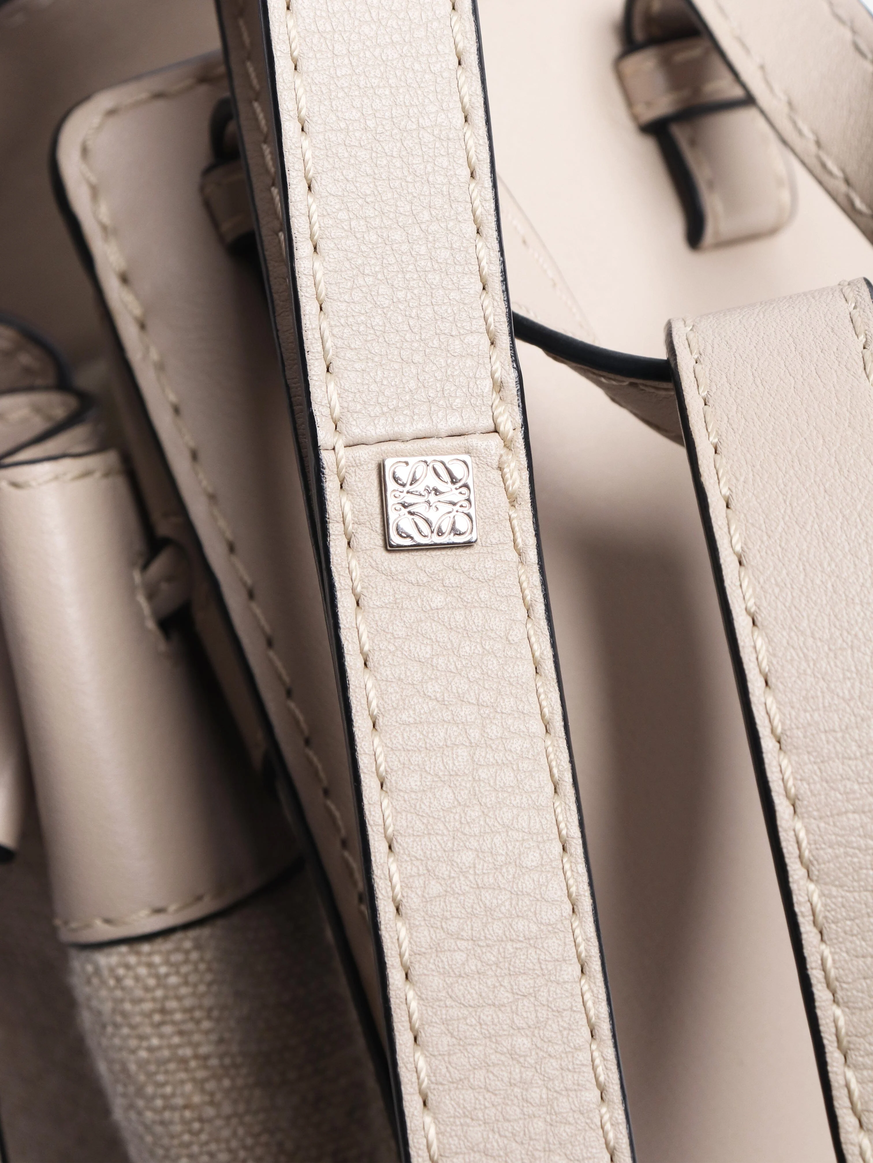 Neutral Hammock bag - Image 4