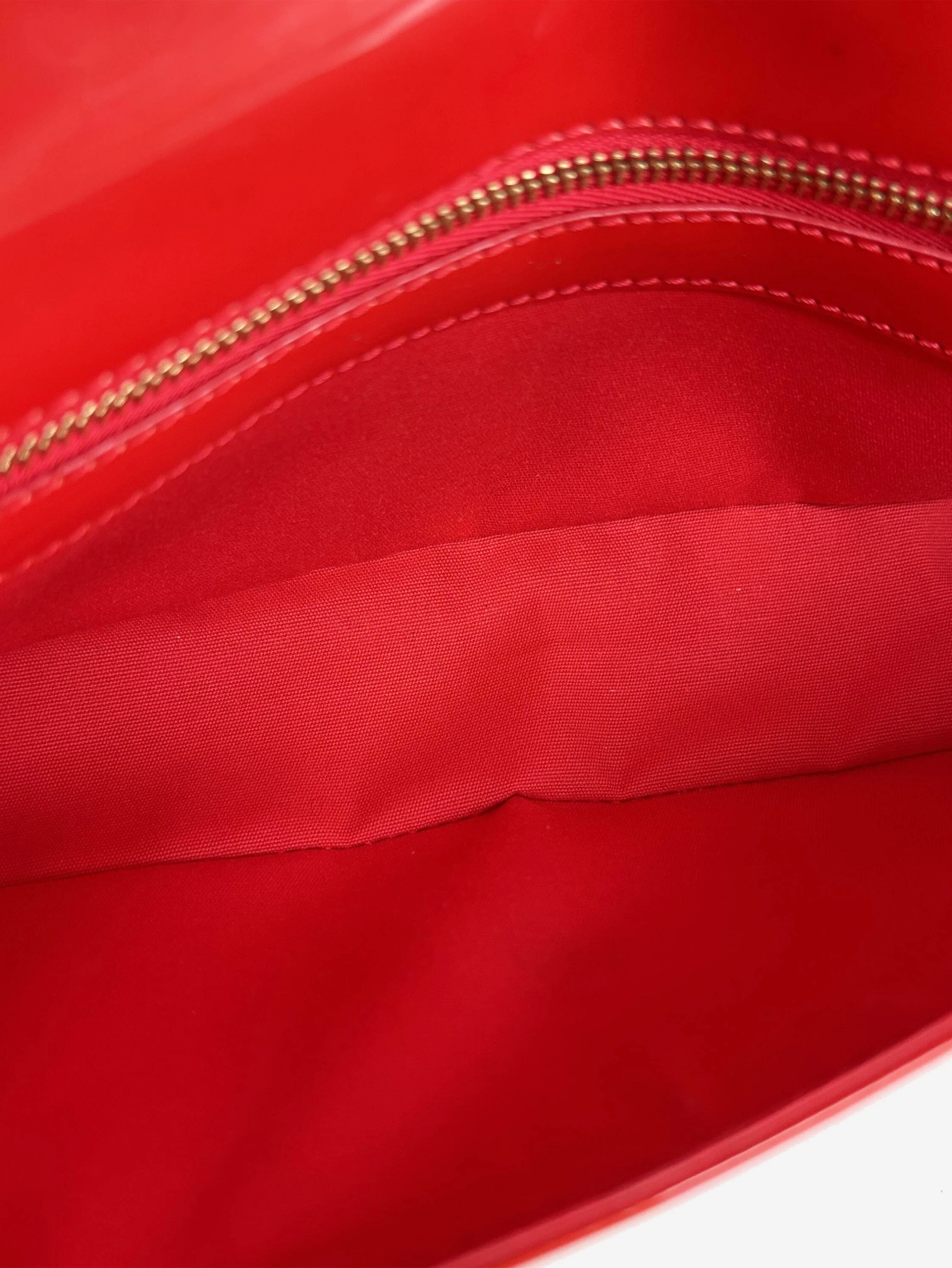 Red Sobe patent clutch - Image 6