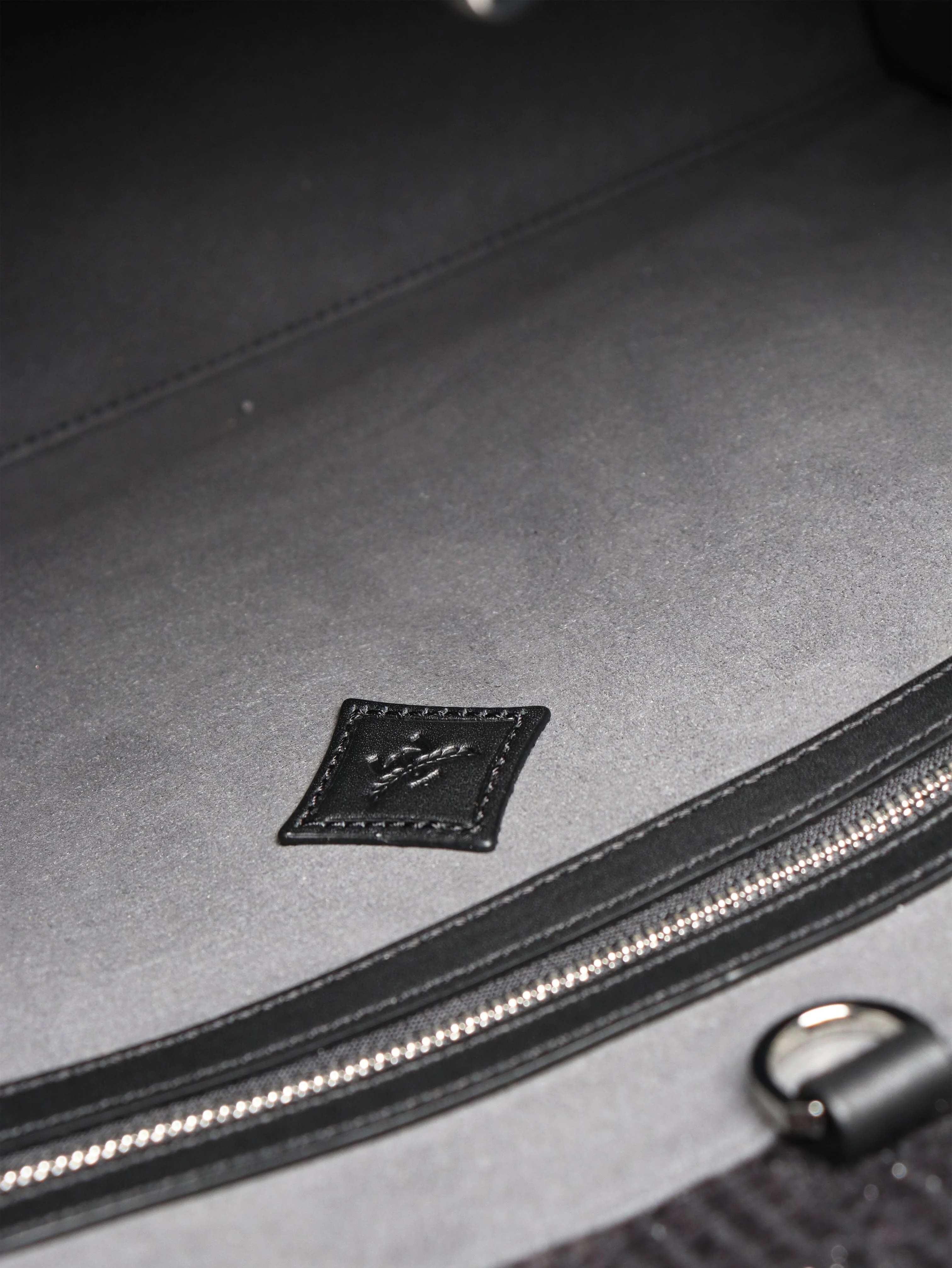 Black München 2way tote - Image 8