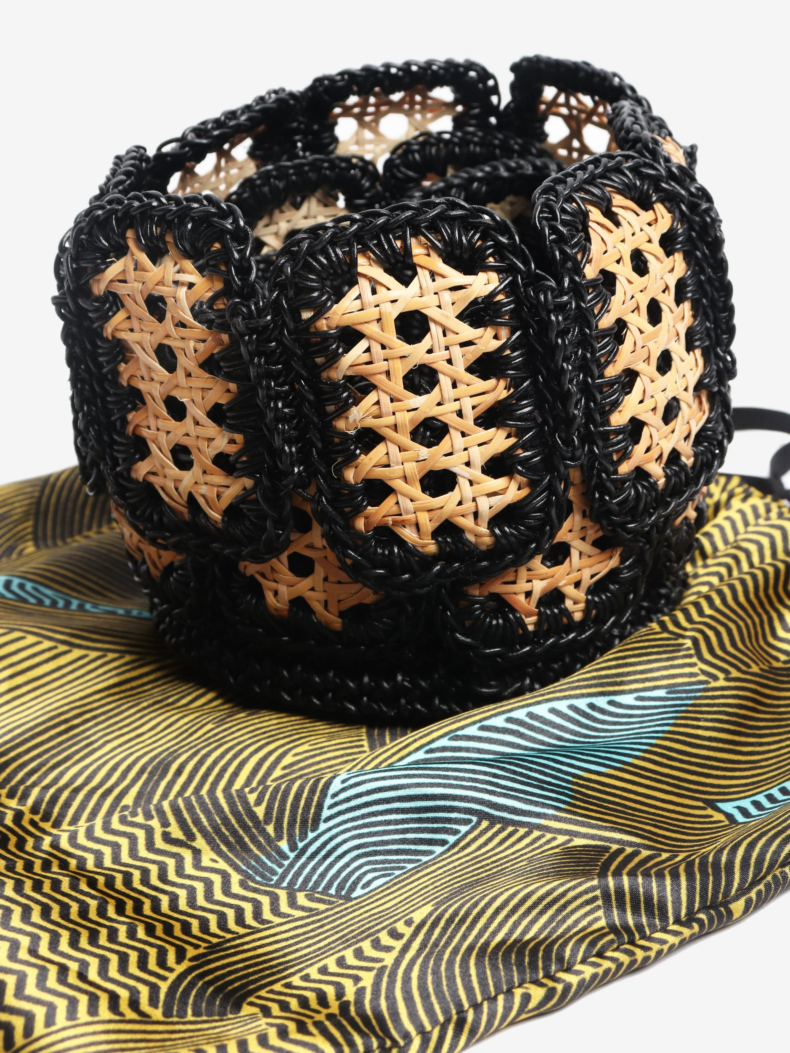 Neutral woven raffia top handle bag - Image 6