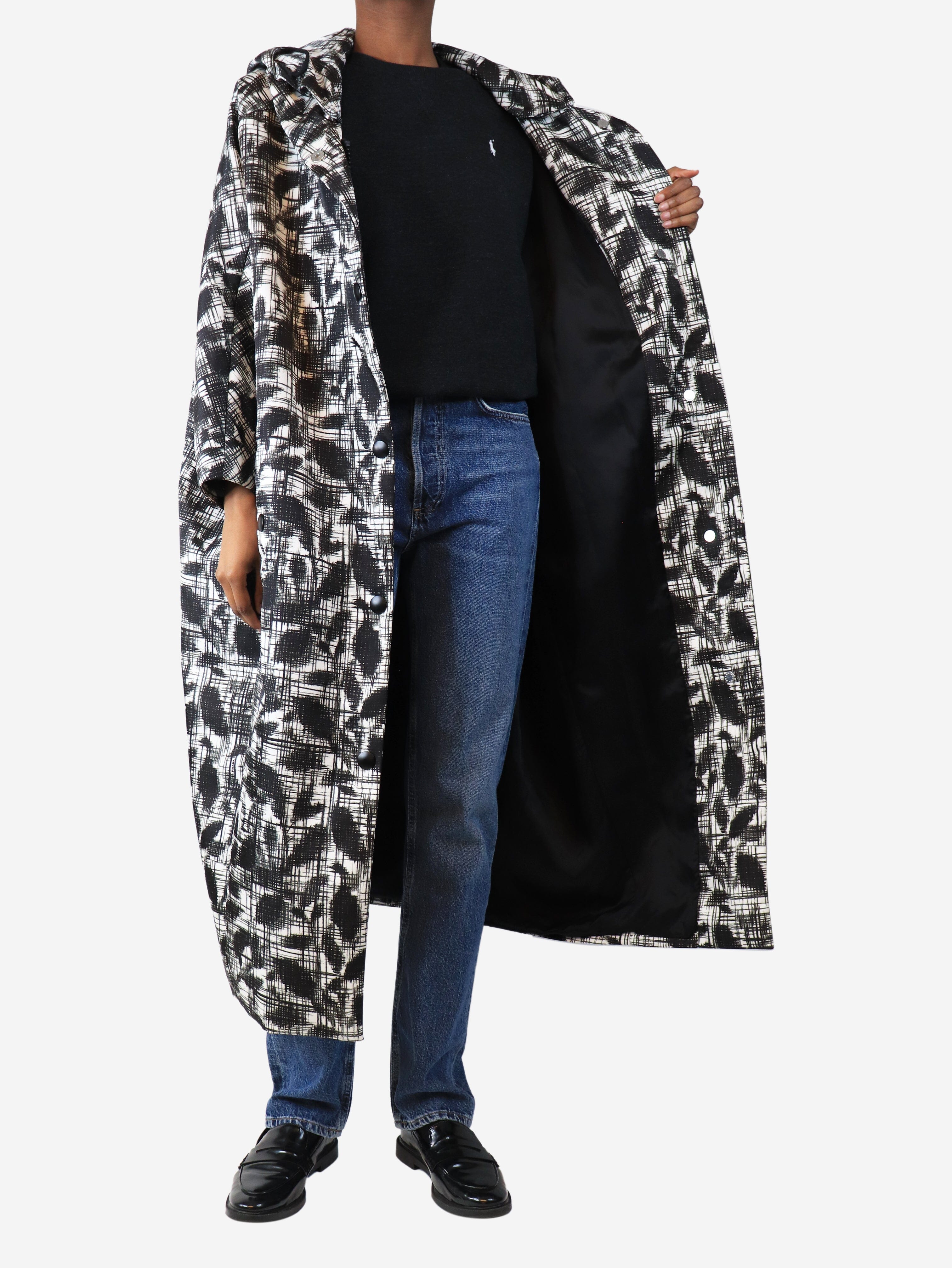 Black and white Re-Nylon printed raincoat - size UK 4 - Image 4