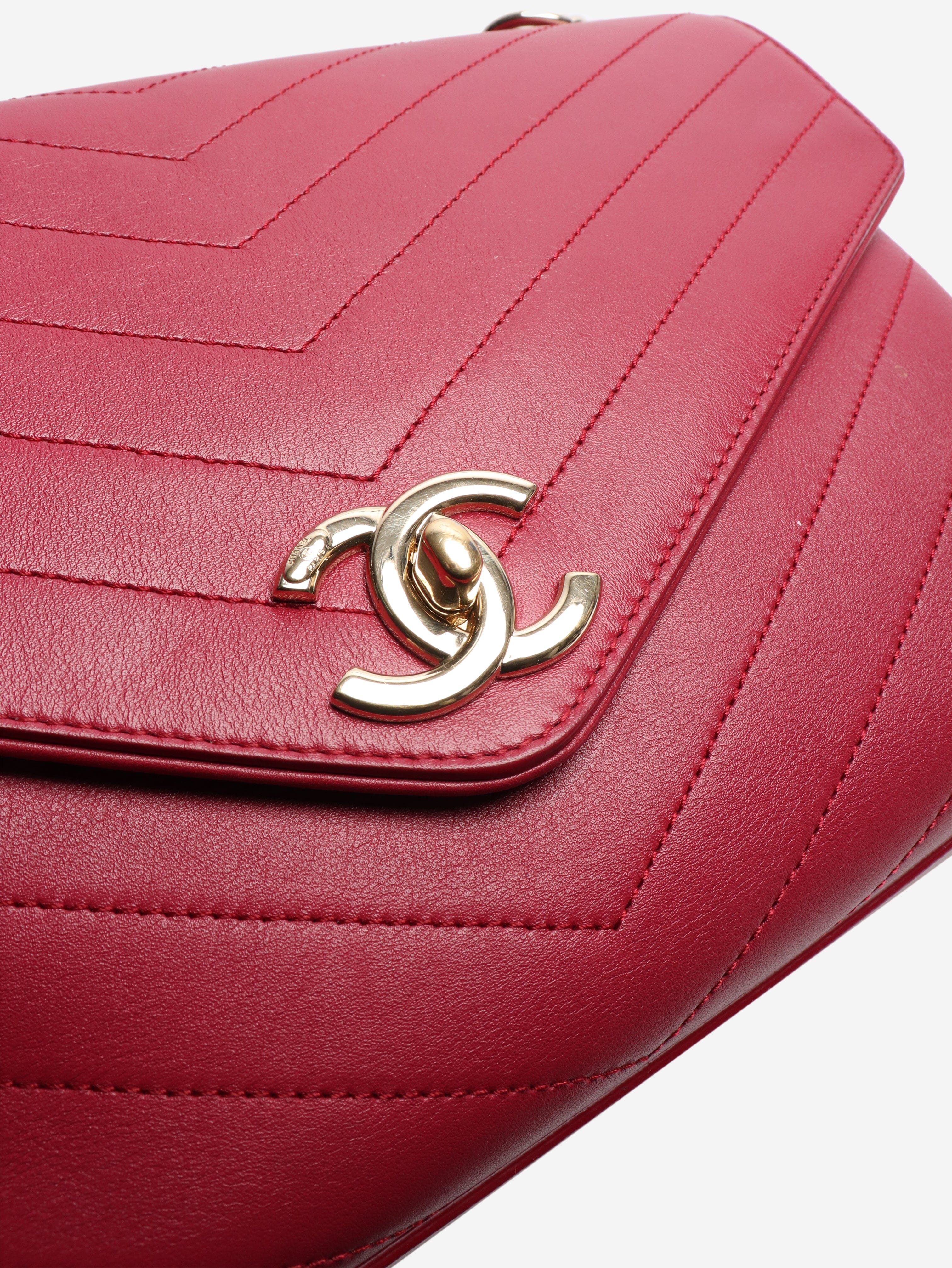 Red 2018 lambskin chevron-stitched flap bag - Image 6