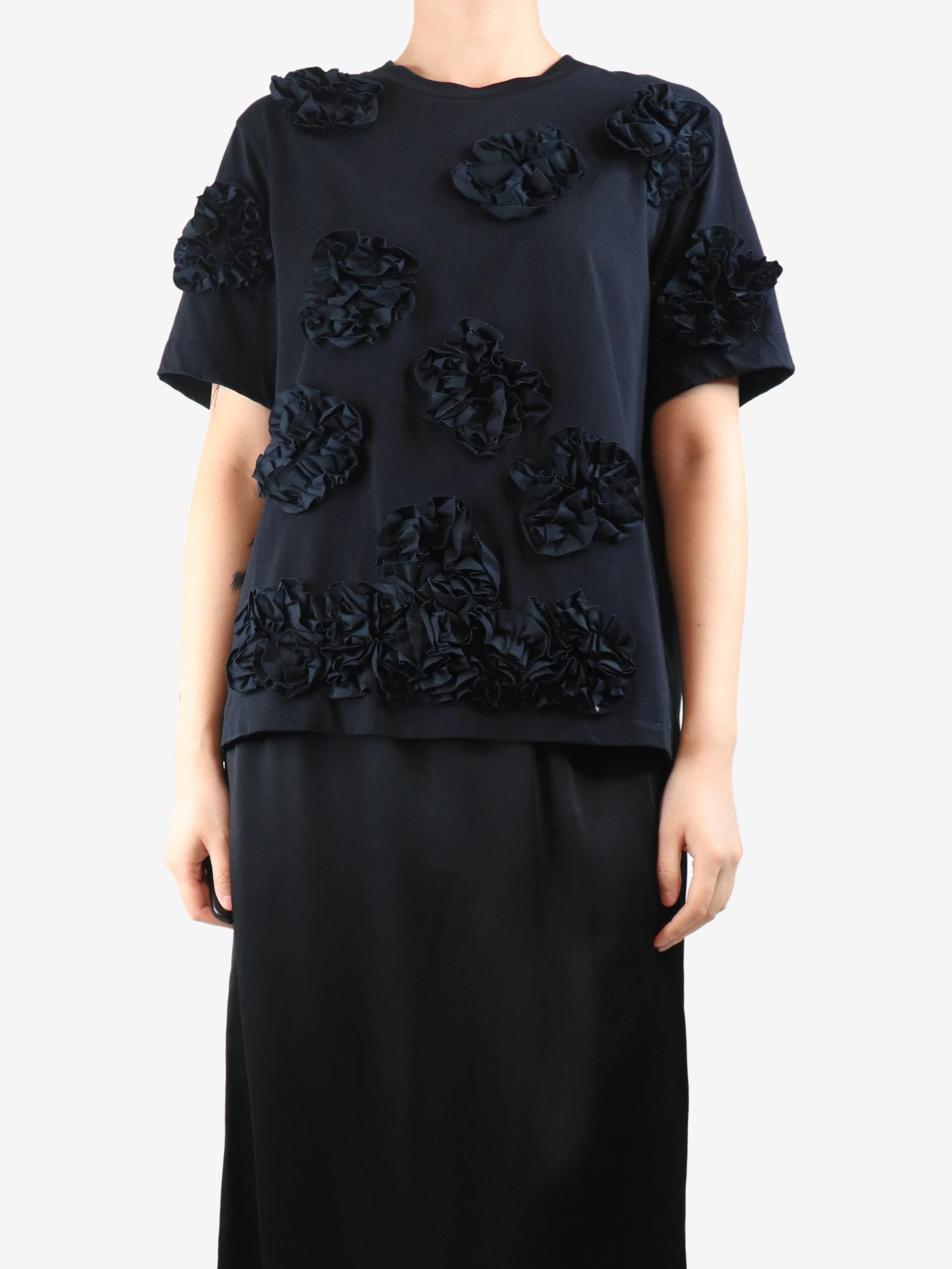 Black floral applique t-shirt - size L