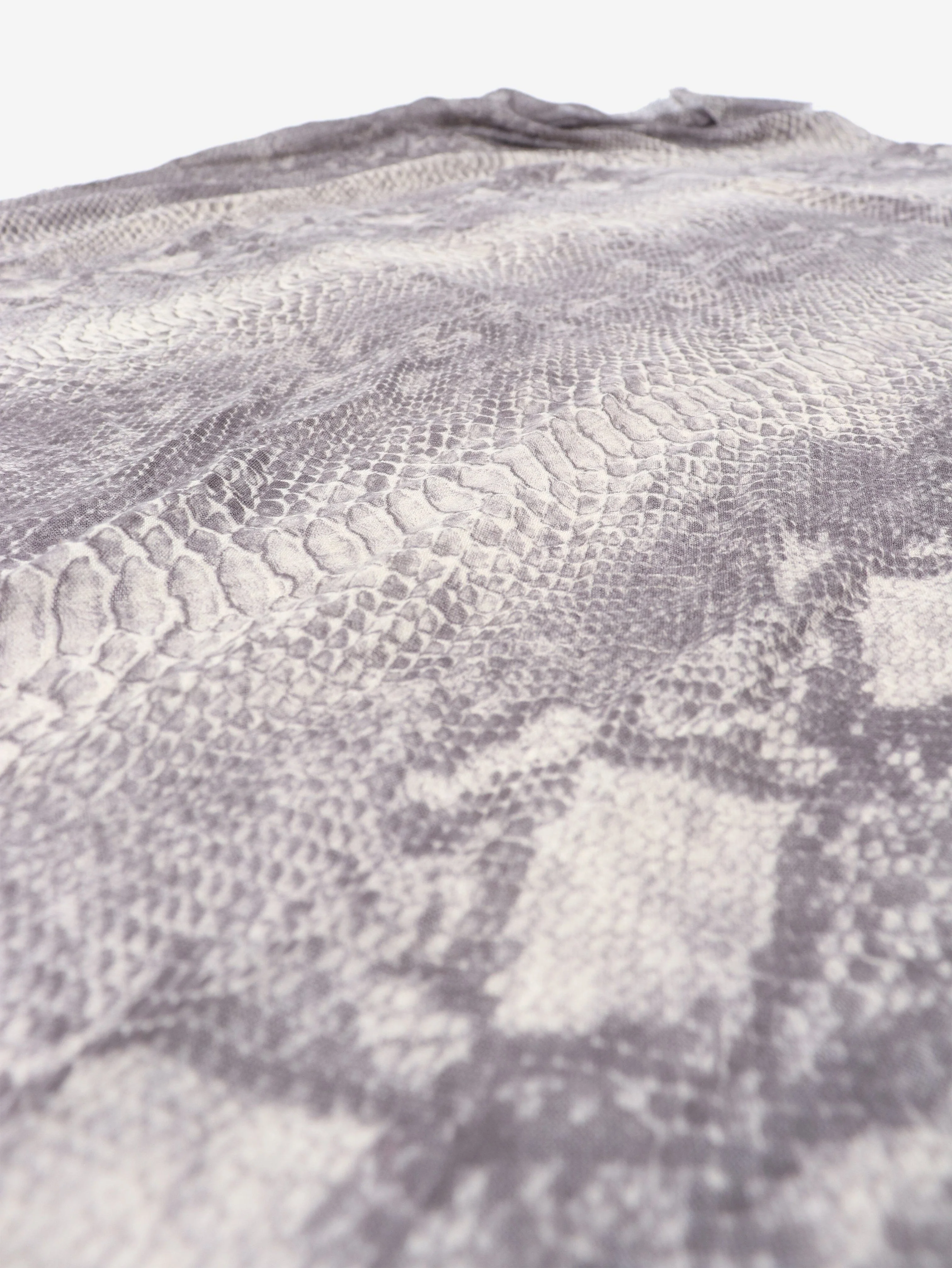 Grey large snake-print scarf - Image 5