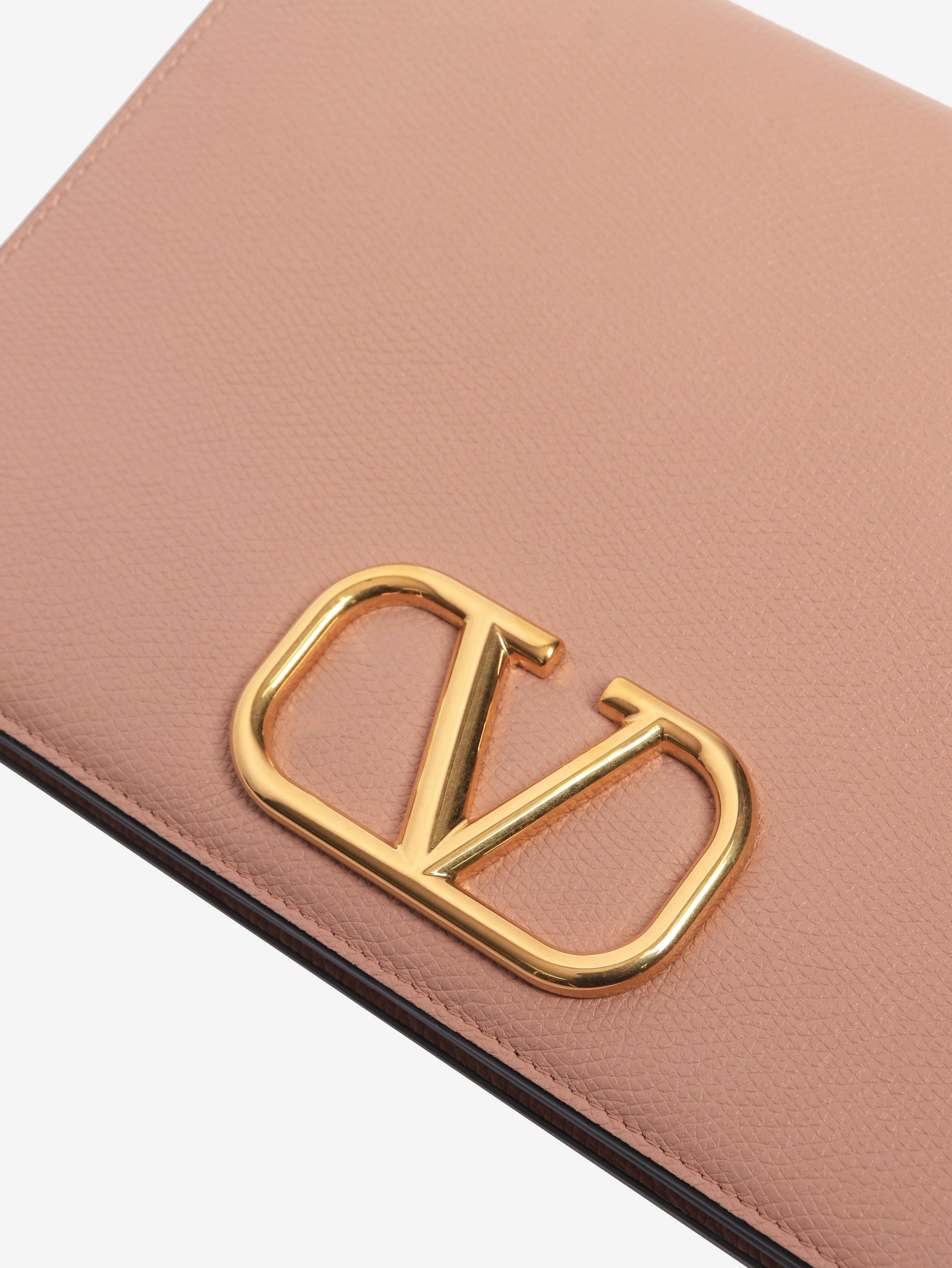 Blush VLogo clutch - Image 3