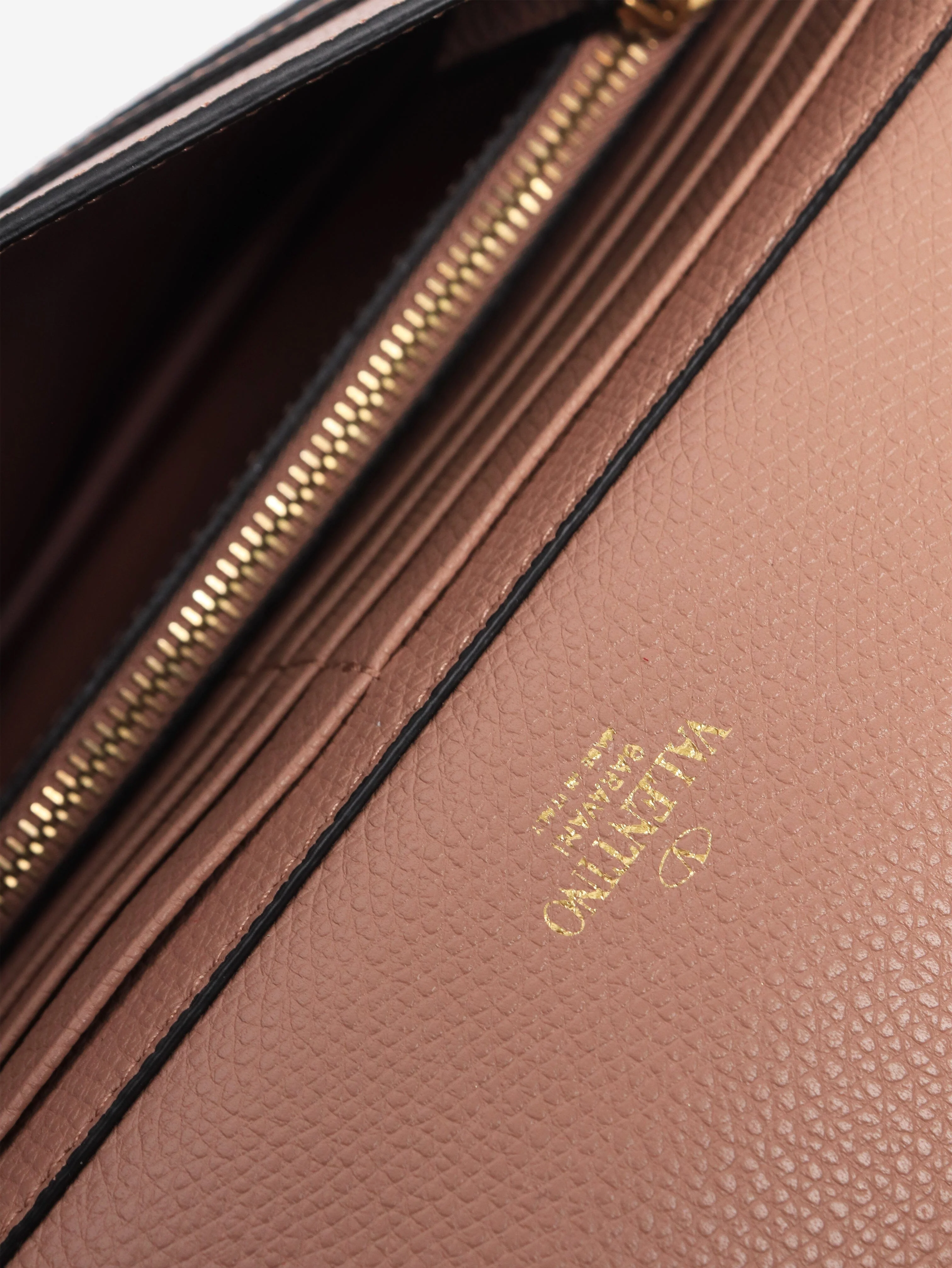 Blush VLogo clutch - Image 6