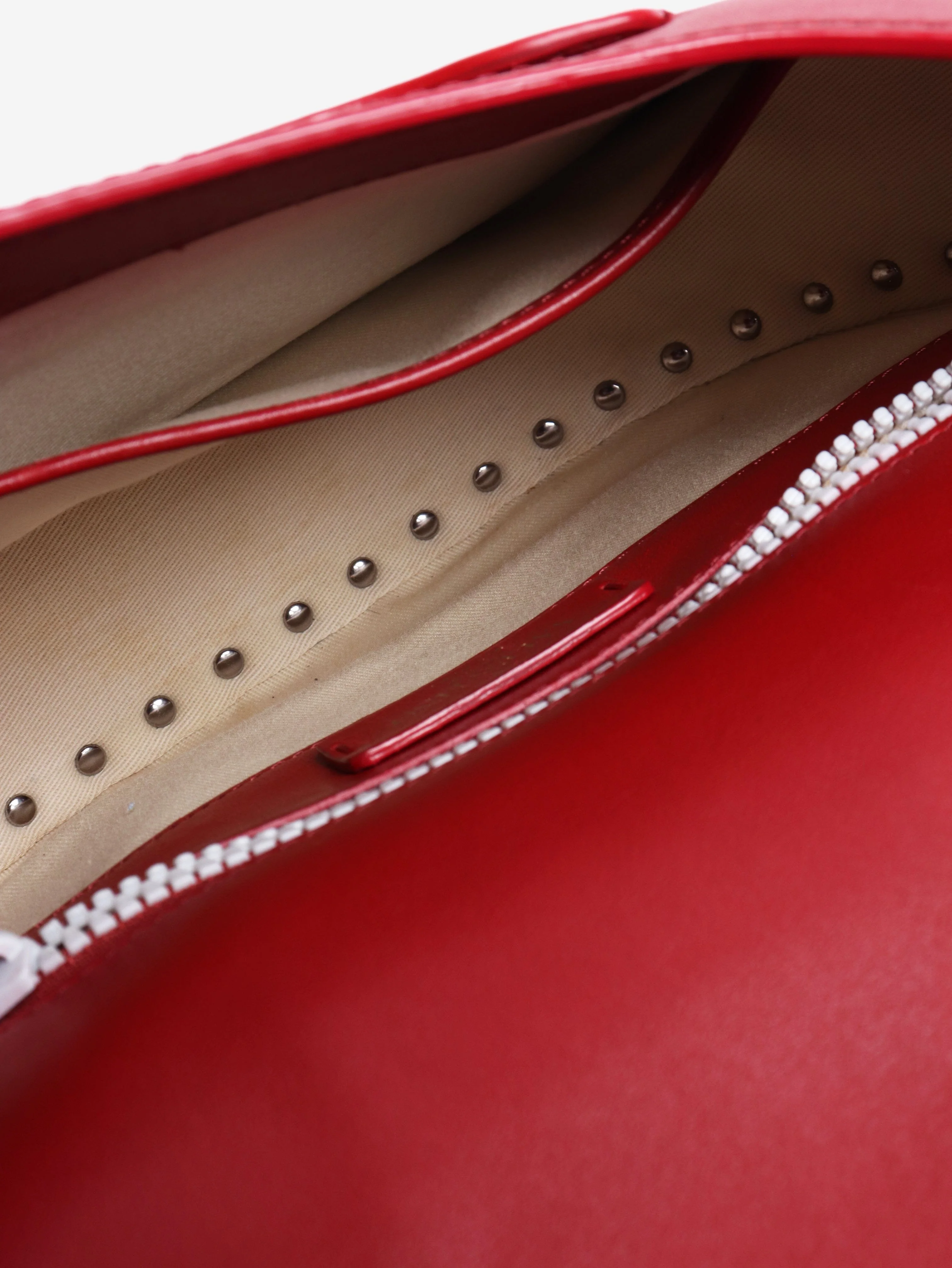 Red and white Rockstud Saddle bag - Image 8