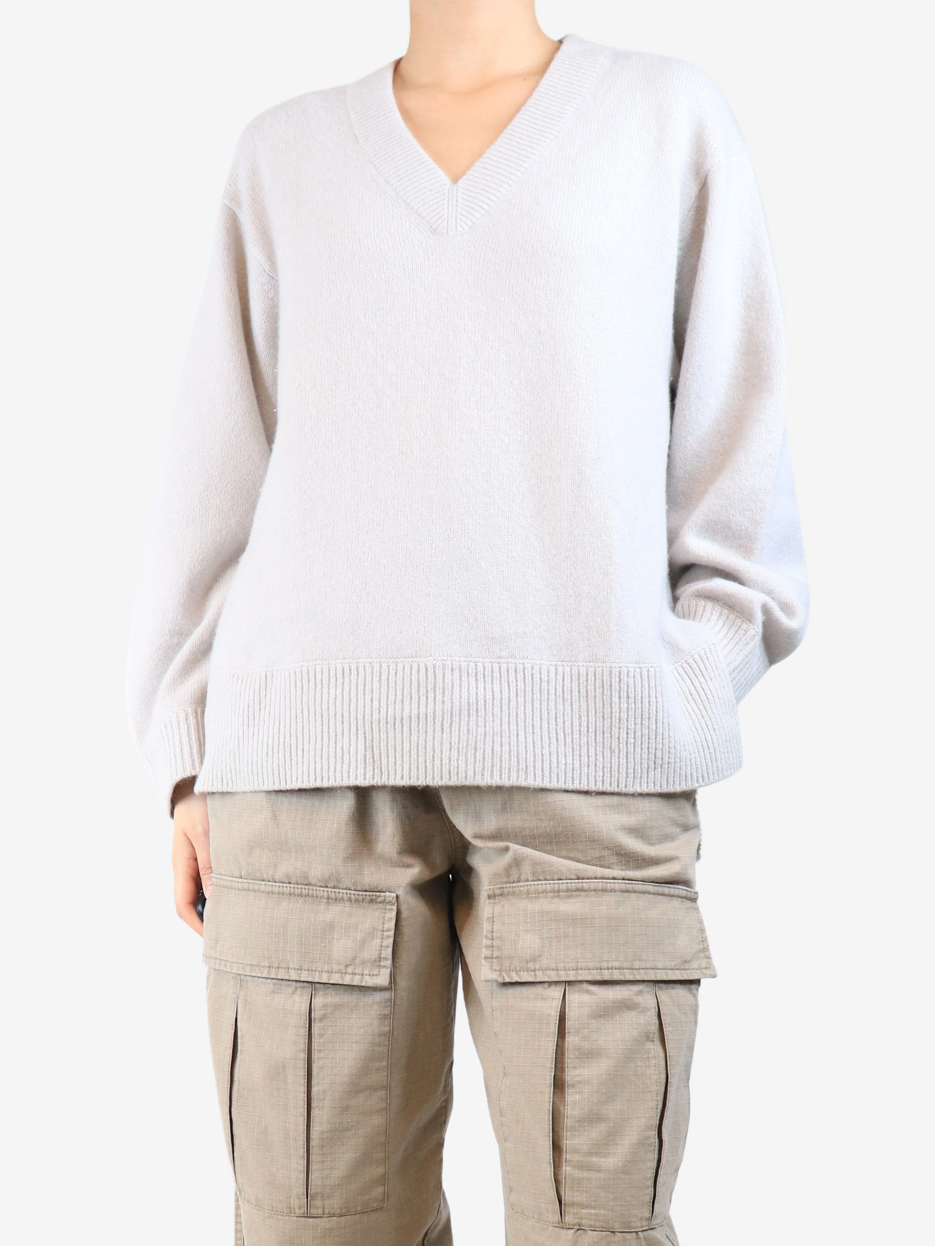 Neutral cashmere v-neck jumper - size M