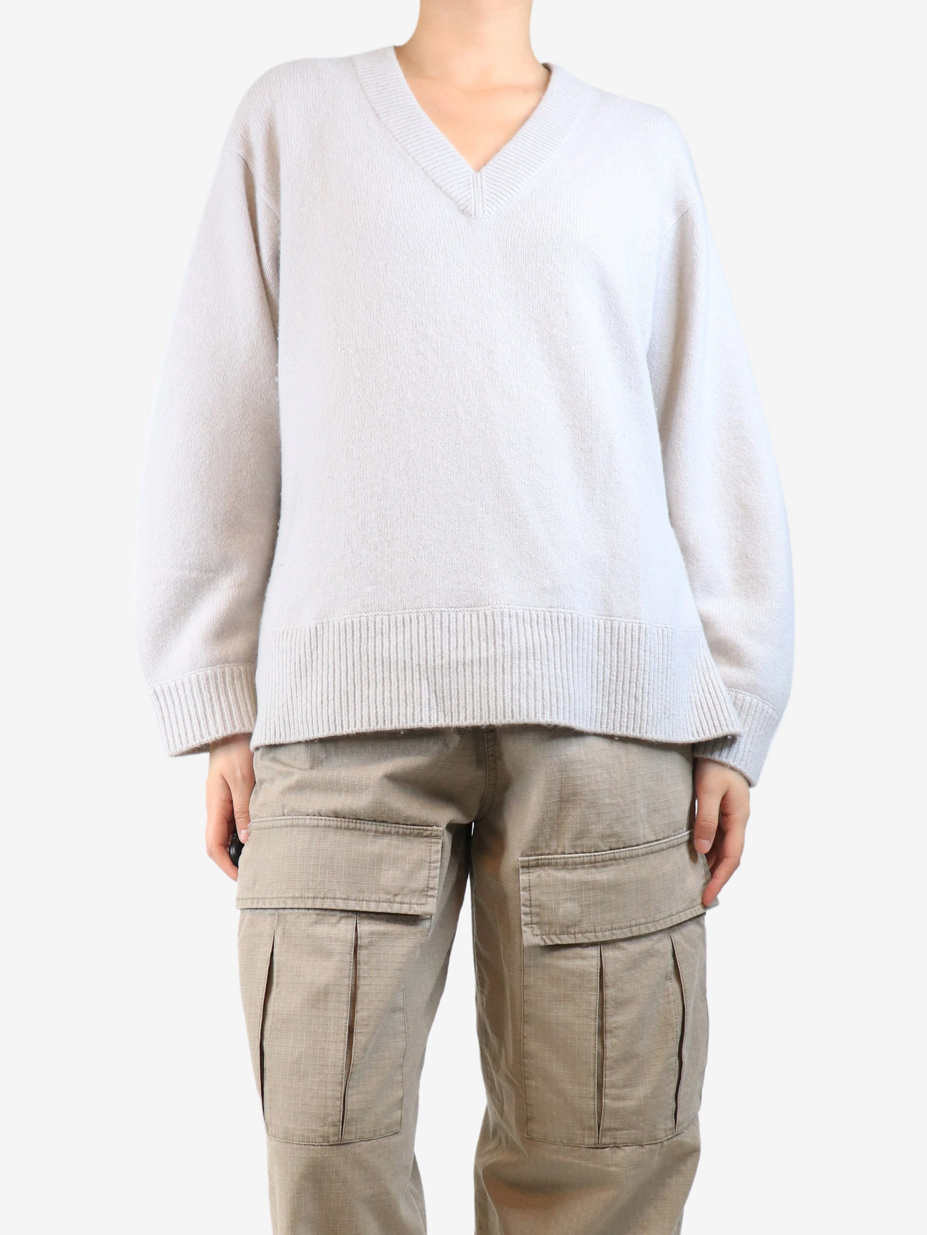 Neutral cashmere v-neck jumper - size M - Image 3