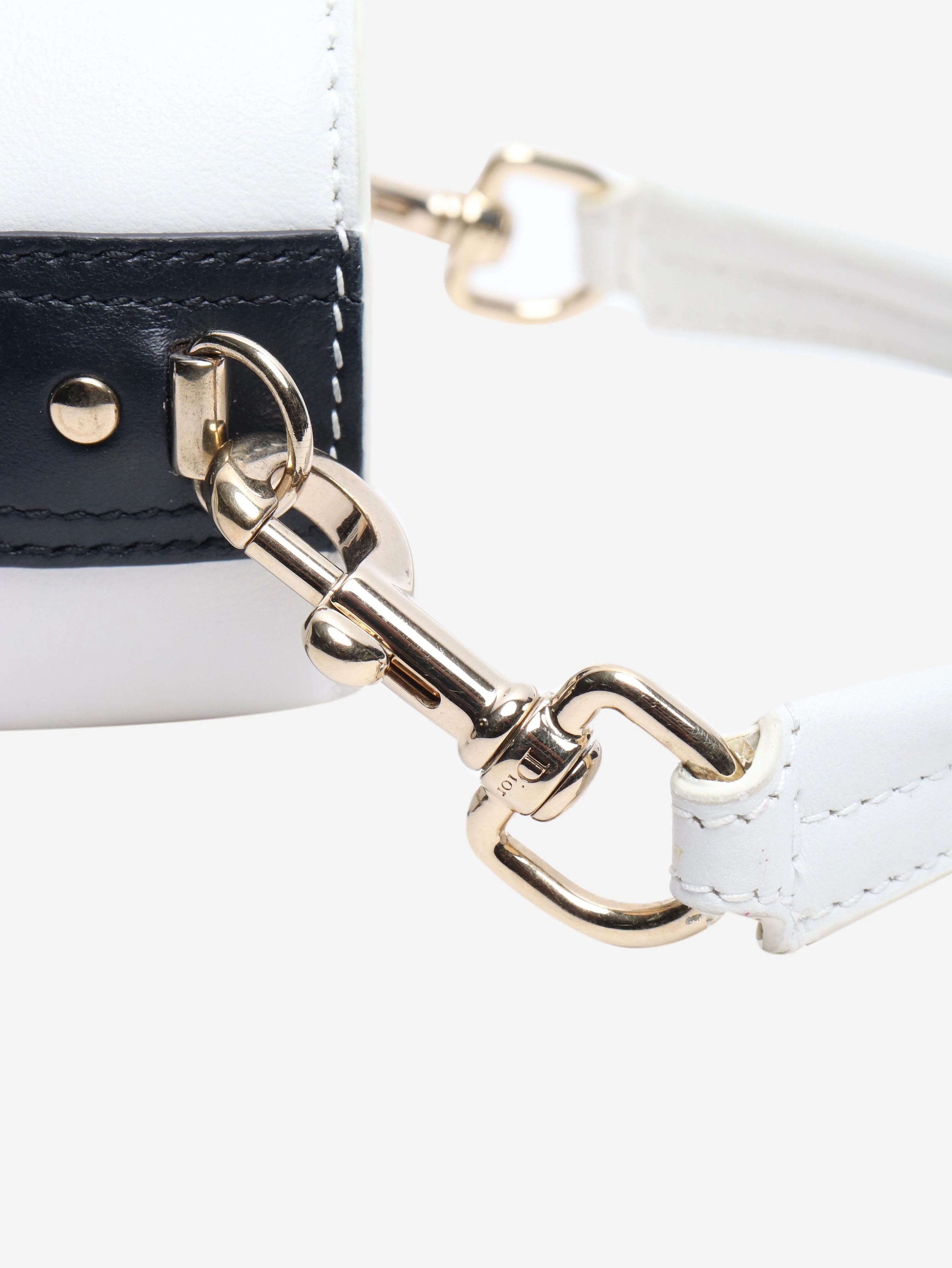 White Vibe bucket bag - Image 13