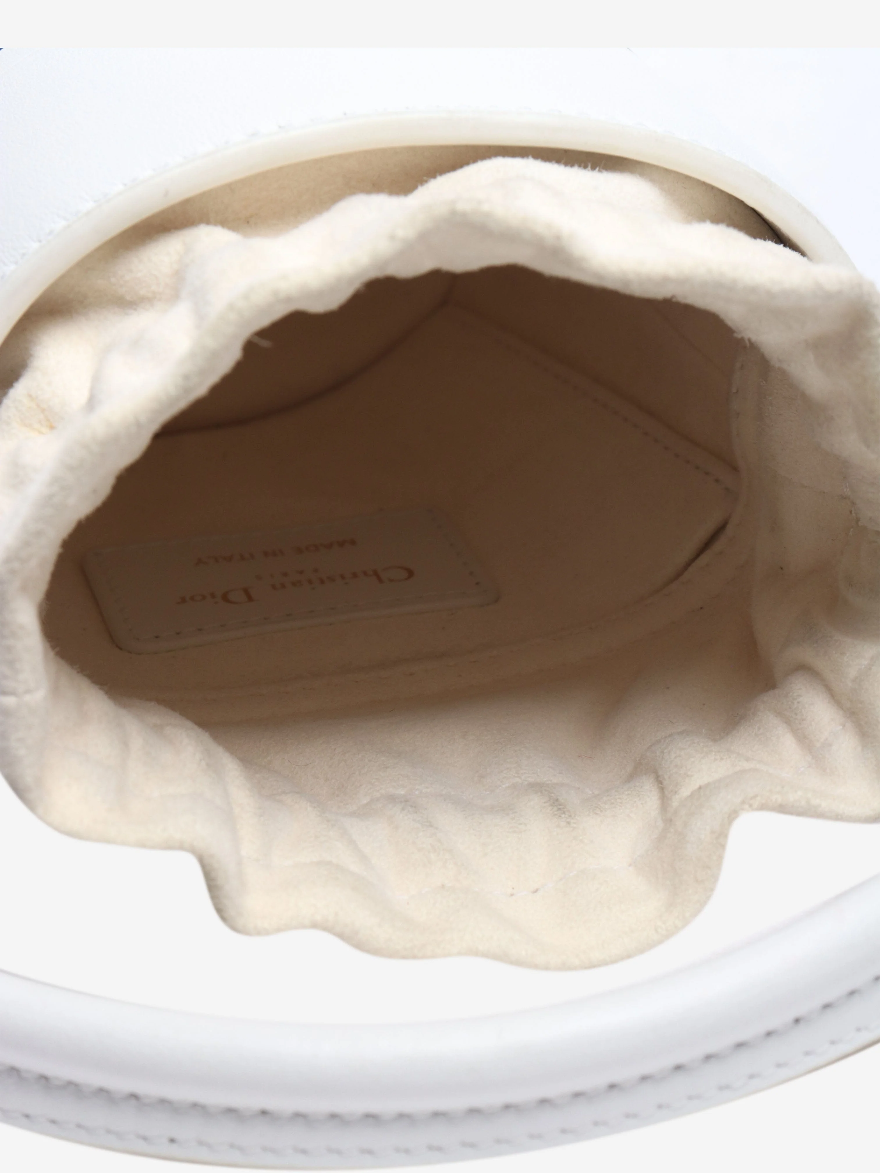 White Vibe bucket bag - Image 15